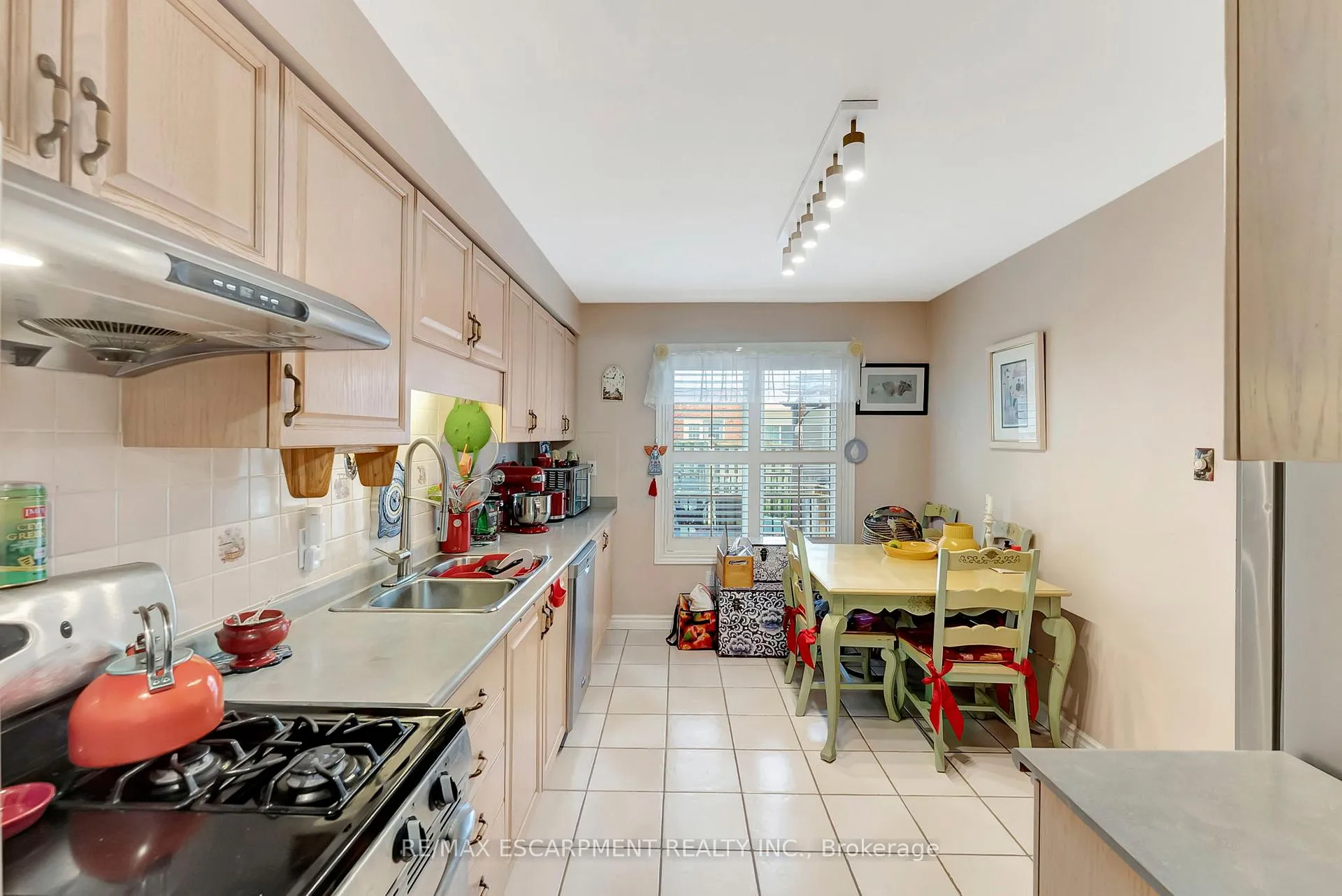 Photo 11 of Unit 14, 20 Meadowlands Boulevard, Hamilton, Meadowlands — HOMEH