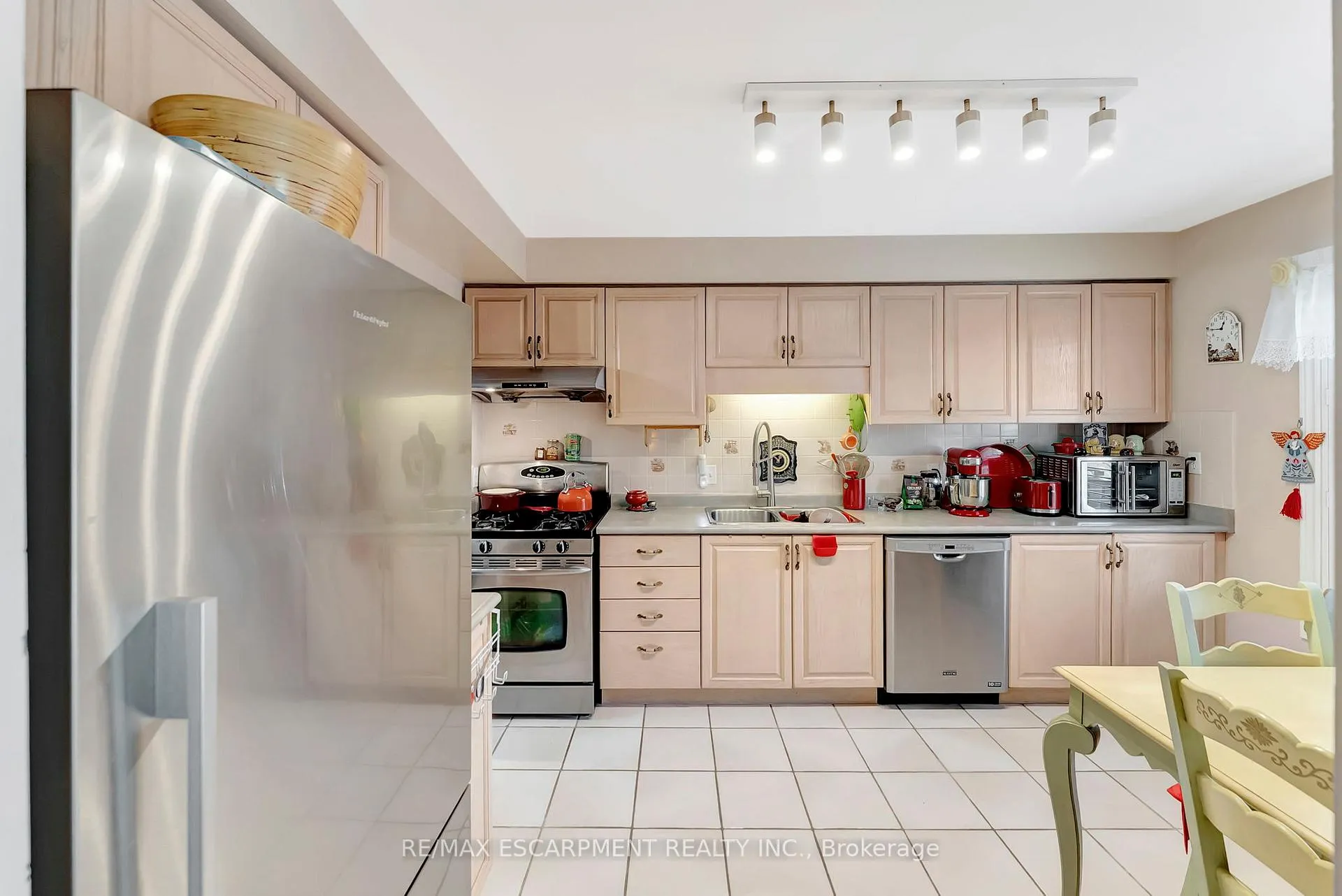 Photo 12 of Unit 14, 20 Meadowlands Boulevard, Hamilton, Meadowlands — HOMEH