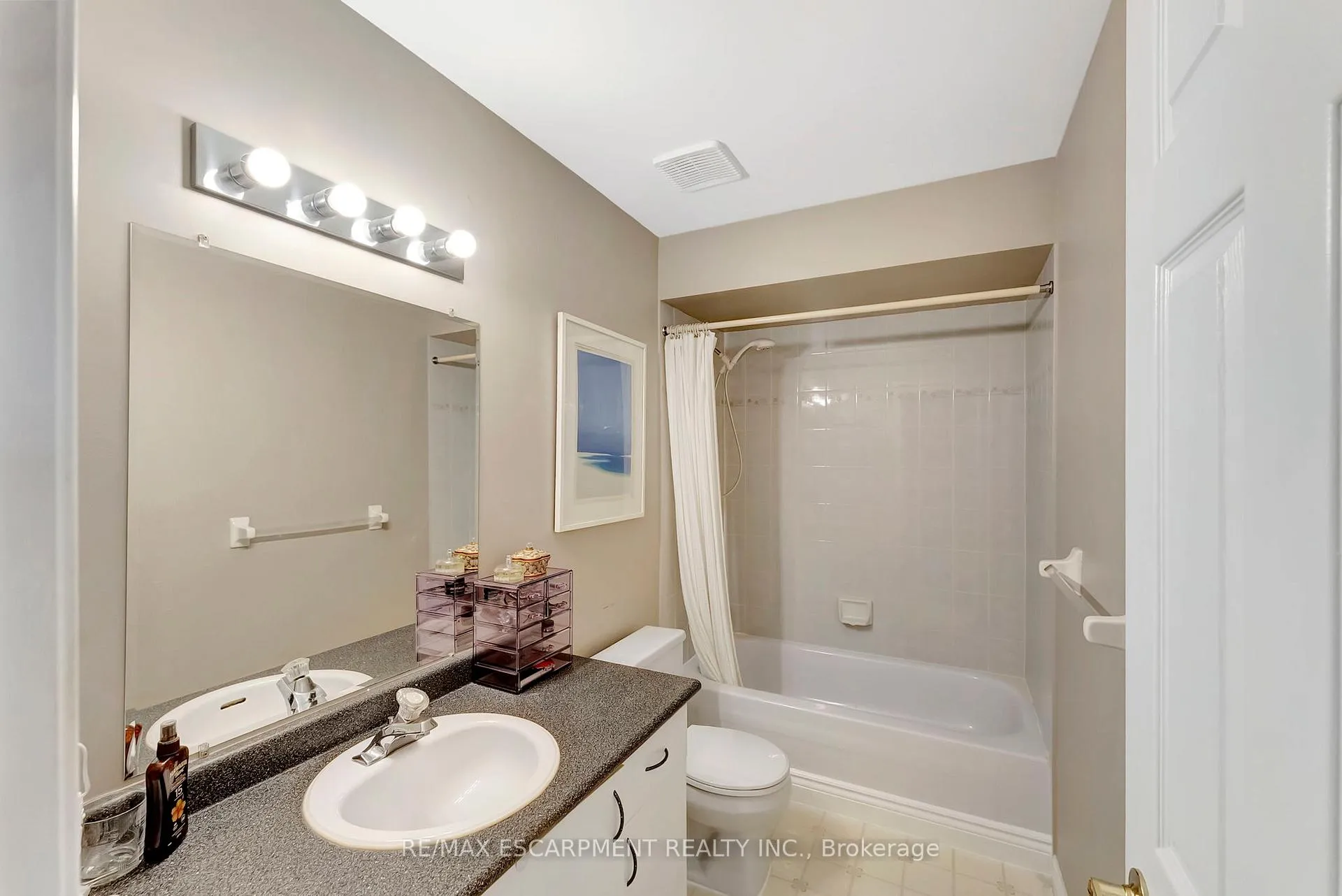Photo 24 of Unit 14, 20 Meadowlands Boulevard, Hamilton, Meadowlands — HOMEH