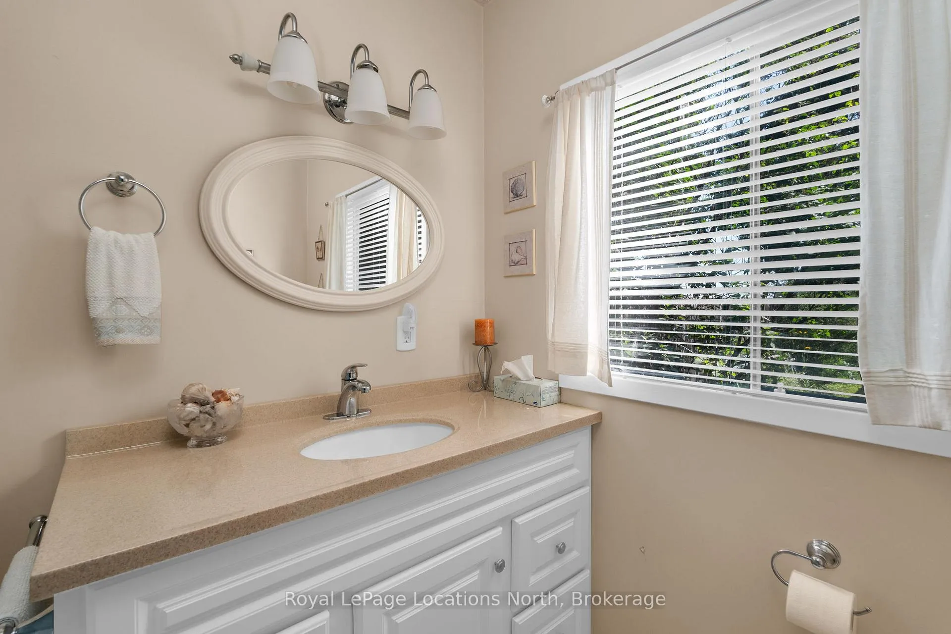Photo 35 of 297 Beach Road, Innisfil, Gilford — HOMEH