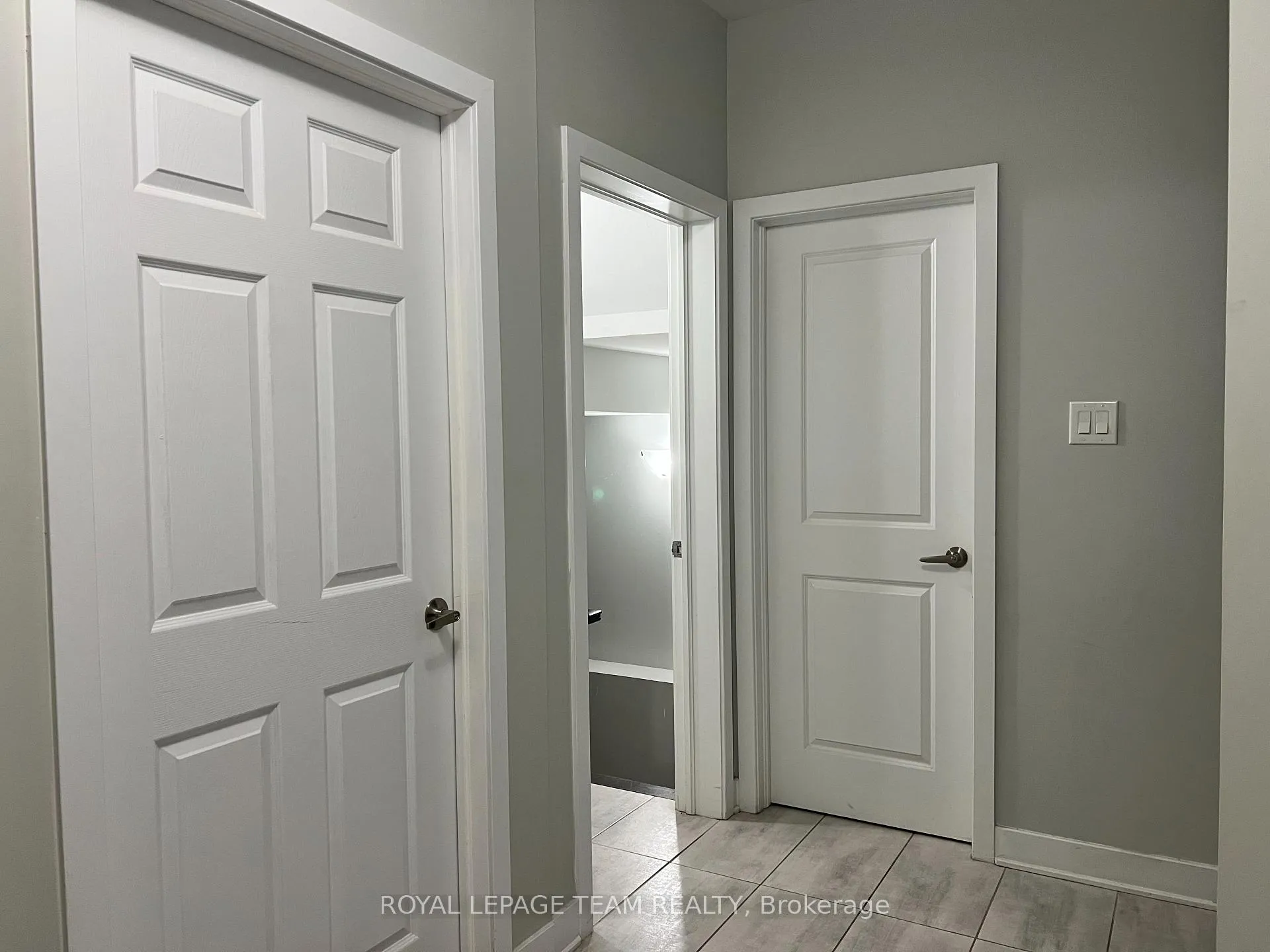 Photo 2 of 33 Thunderbolt Street, Ottawa, Kanata - Emerald Meadows/Trailwest — HOMEH