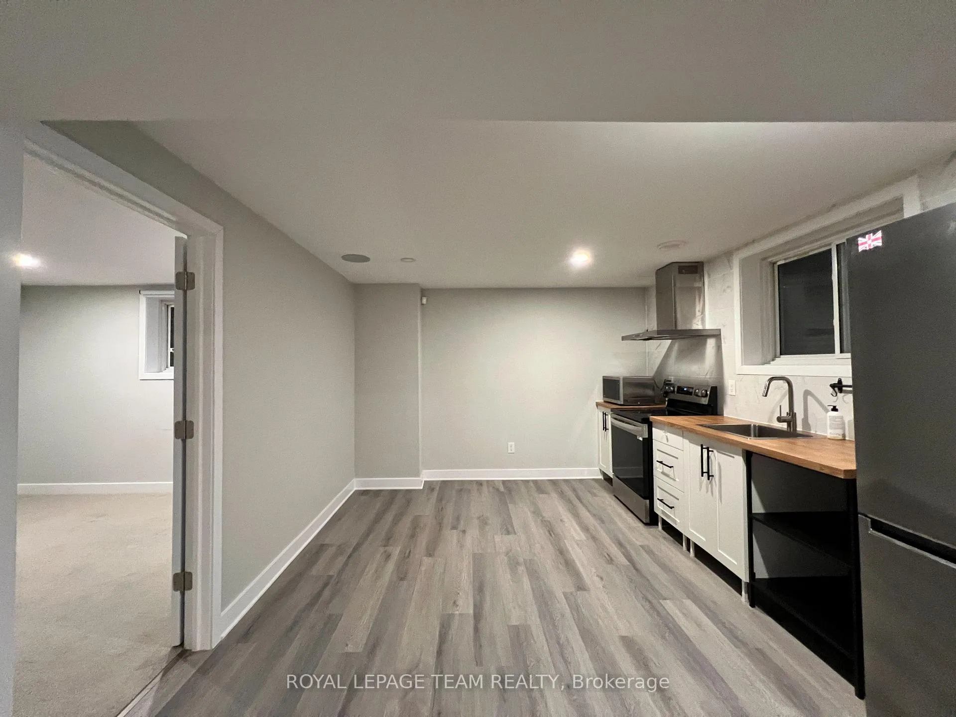 Photo 3 of 33 Thunderbolt Street, Ottawa, Kanata - Emerald Meadows/Trailwest — HOMEH