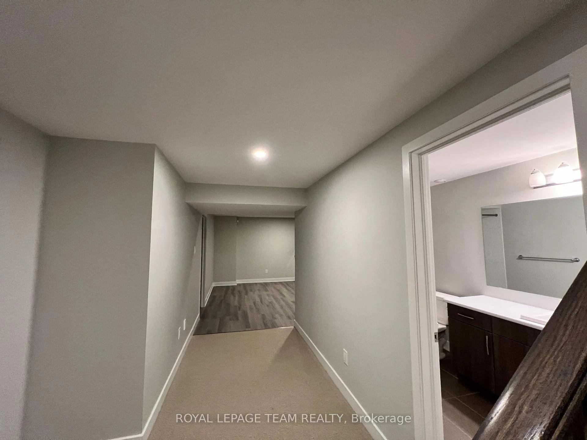 Photo 4 of 33 Thunderbolt Street, Ottawa, Kanata - Emerald Meadows/Trailwest — HOMEH