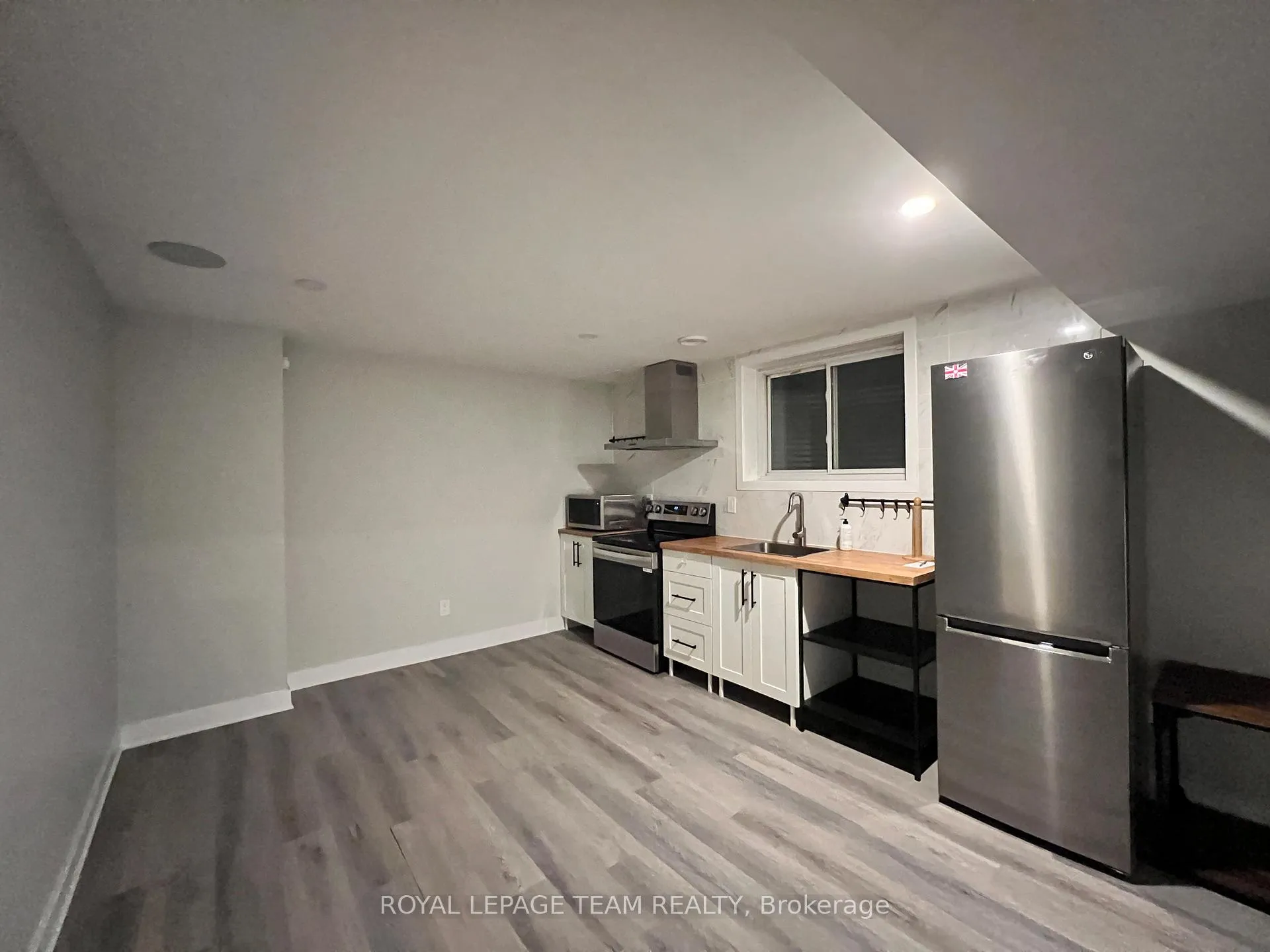 Photo 10 of 33 Thunderbolt Street, Ottawa, Kanata - Emerald Meadows/Trailwest — HOMEH