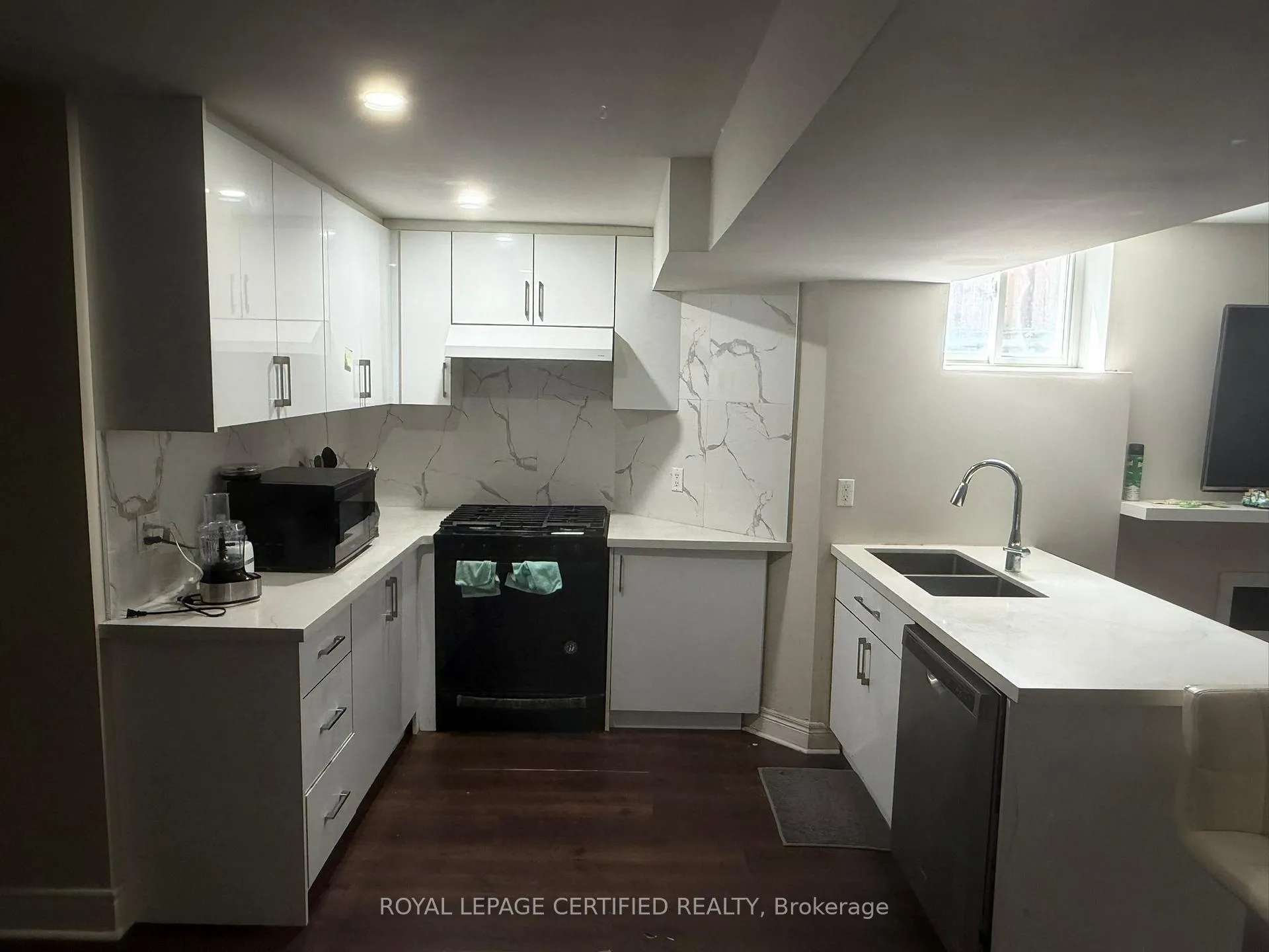 Photo 2 of 14 Tanvalley Drive, Brampton, Fletcher's Meadow — HOMEH