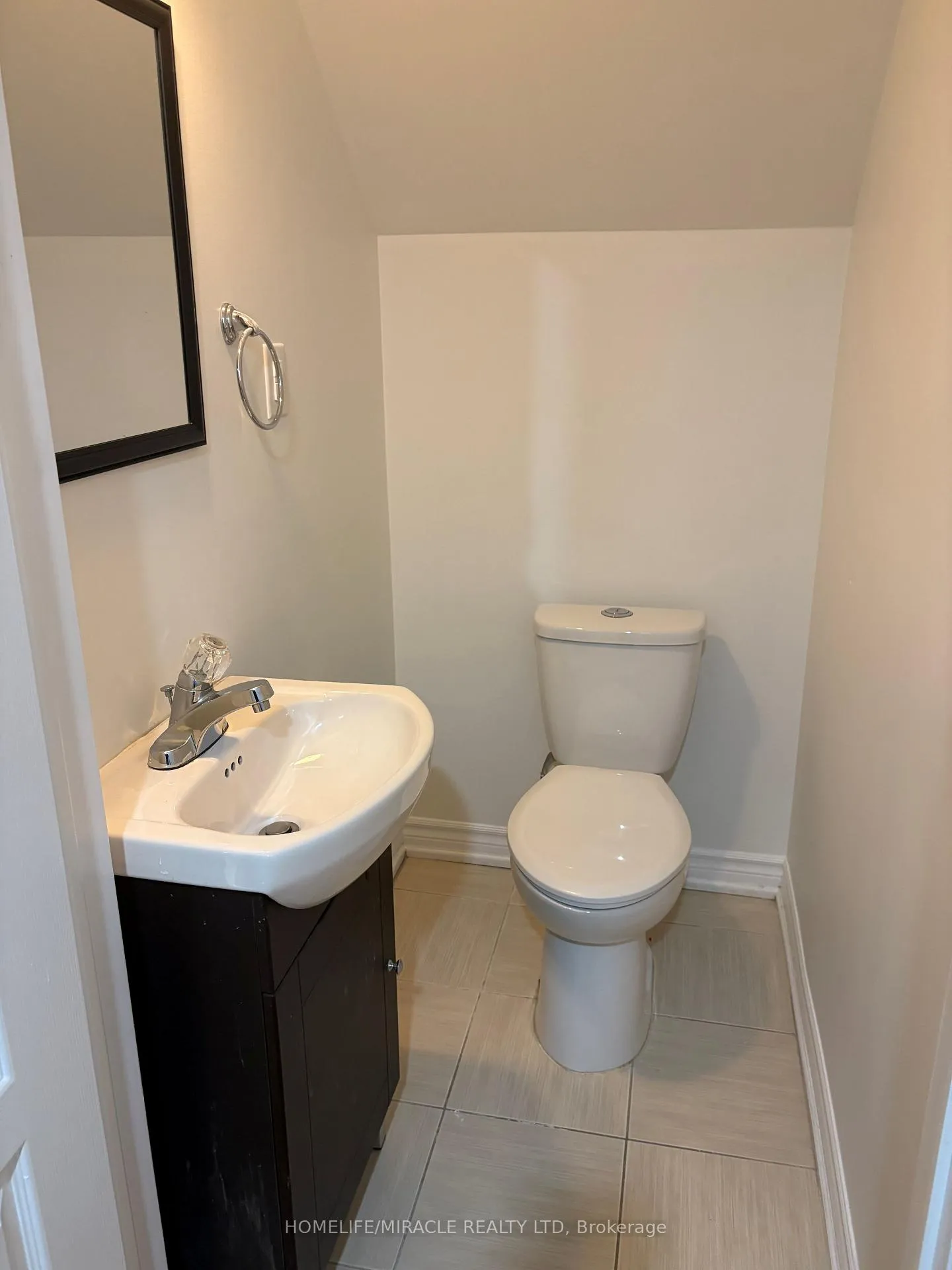 Photo 4 of 93 Thornbush Boulevard, Brampton, Northwest Brampton — HOMEH