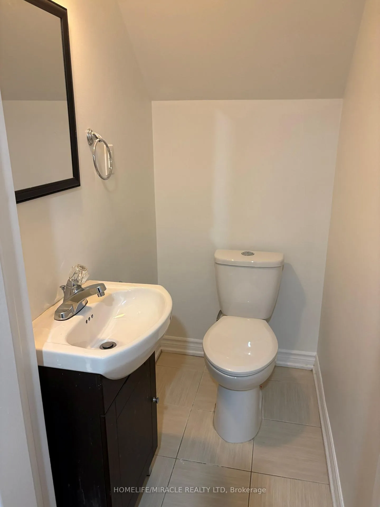 Photo 5 of 93 Thornbush Boulevard, Brampton, Northwest Brampton — HOMEH