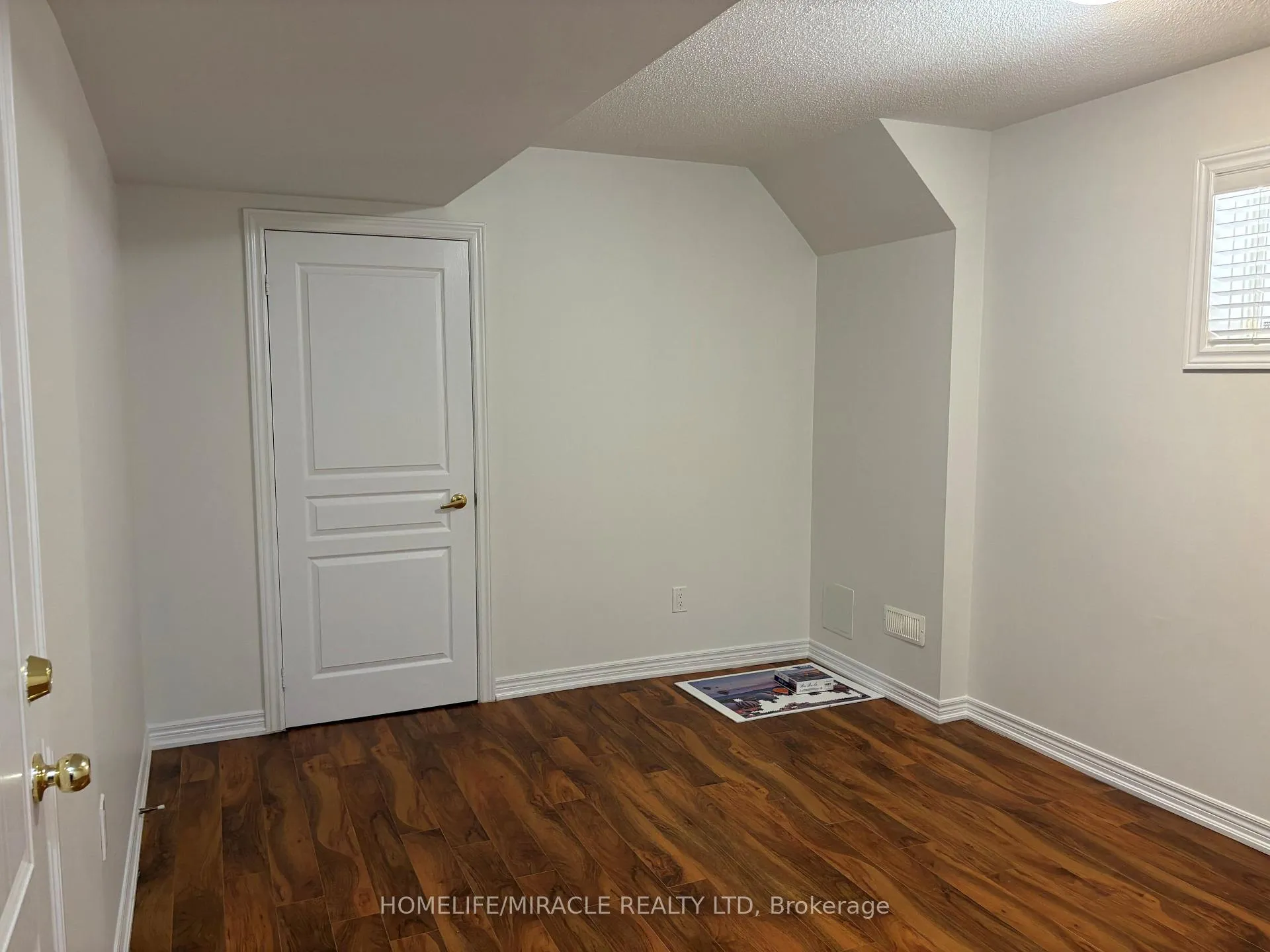 Photo 6 of 93 Thornbush Boulevard, Brampton, Northwest Brampton — HOMEH