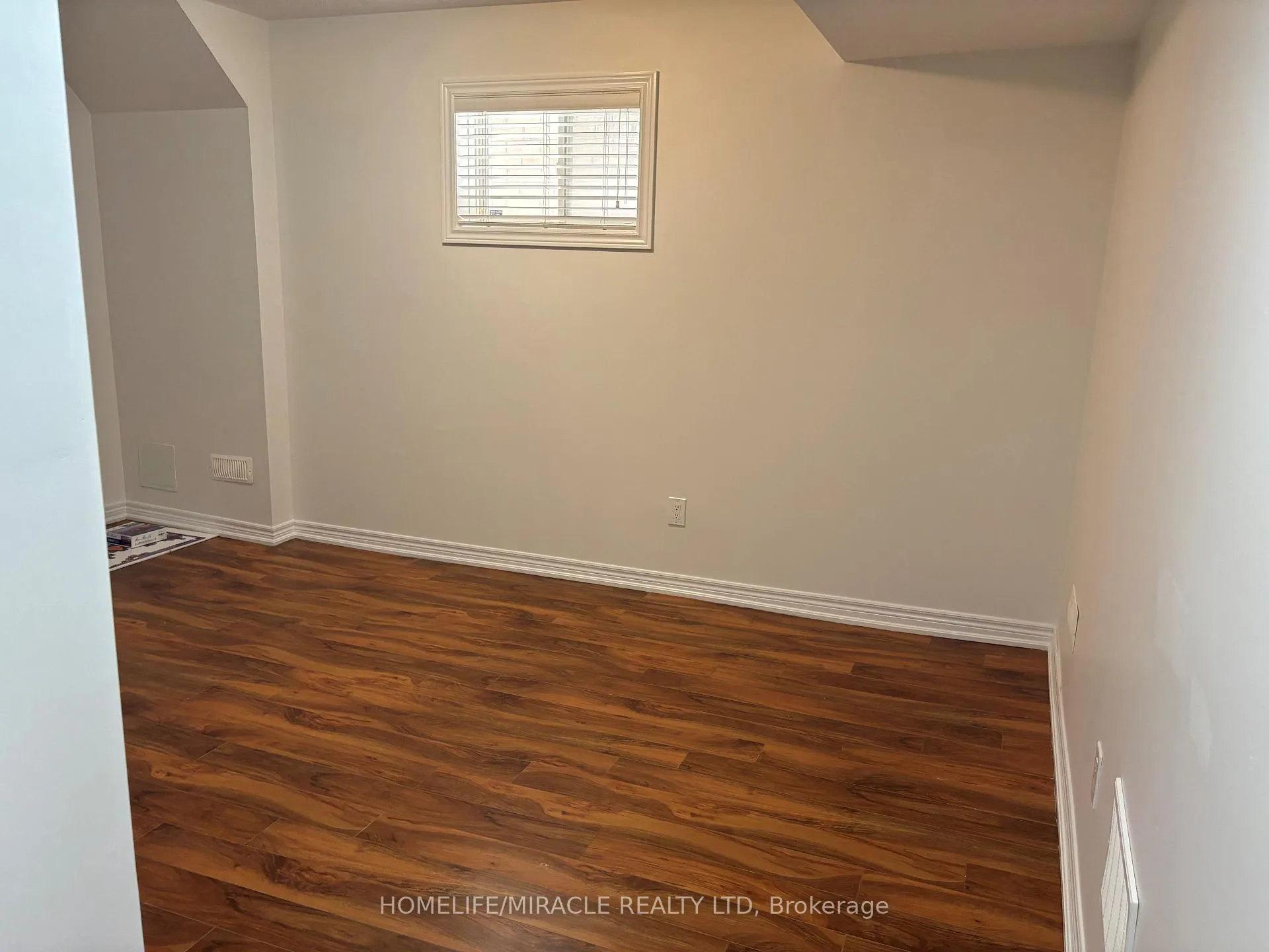 Photo 7 of 93 Thornbush Boulevard, Brampton, Northwest Brampton — HOMEH