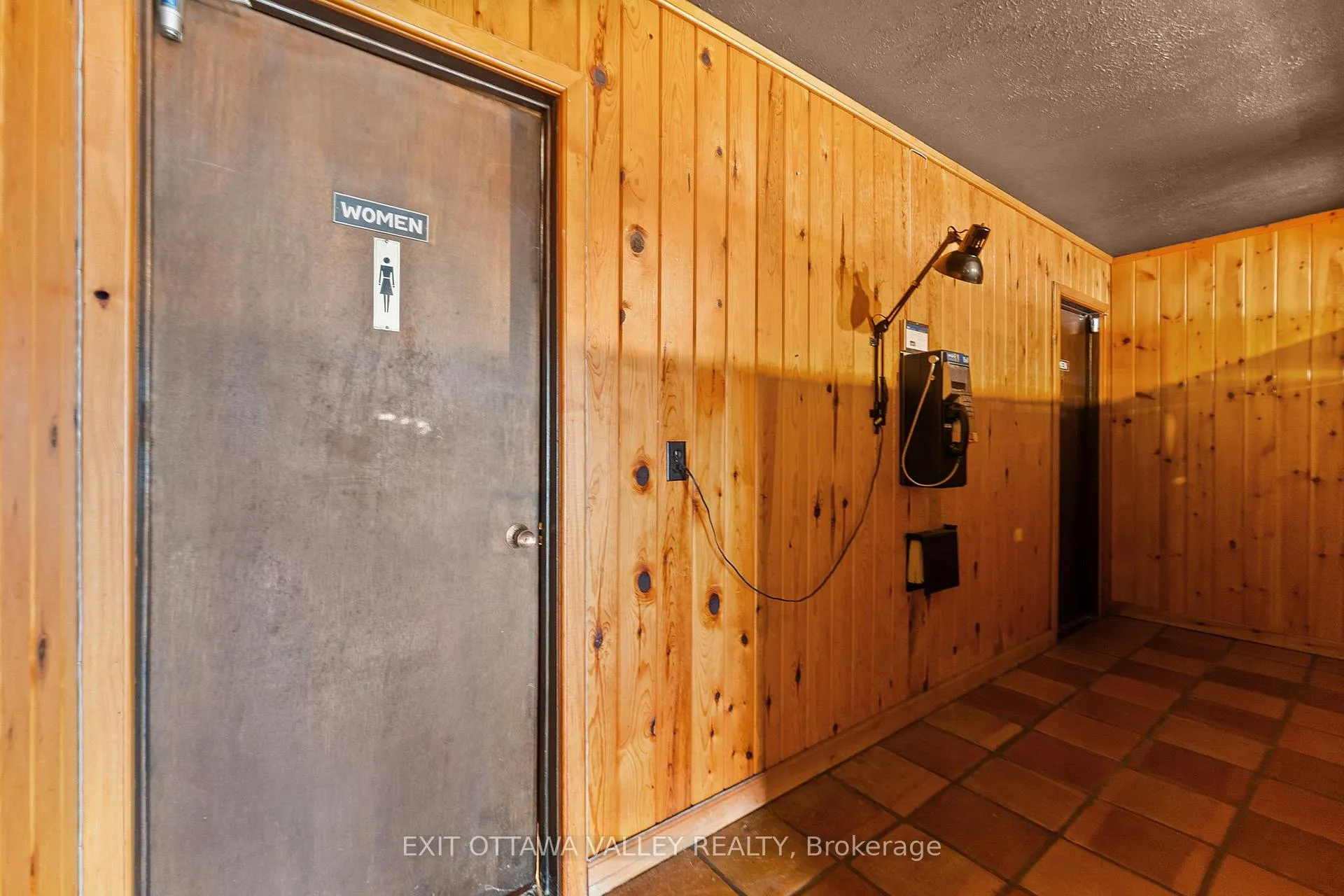 Photo 17 of 104 K/O Lodge Trail, Laurentian Hills, Laurentian Hills North — HOMEH