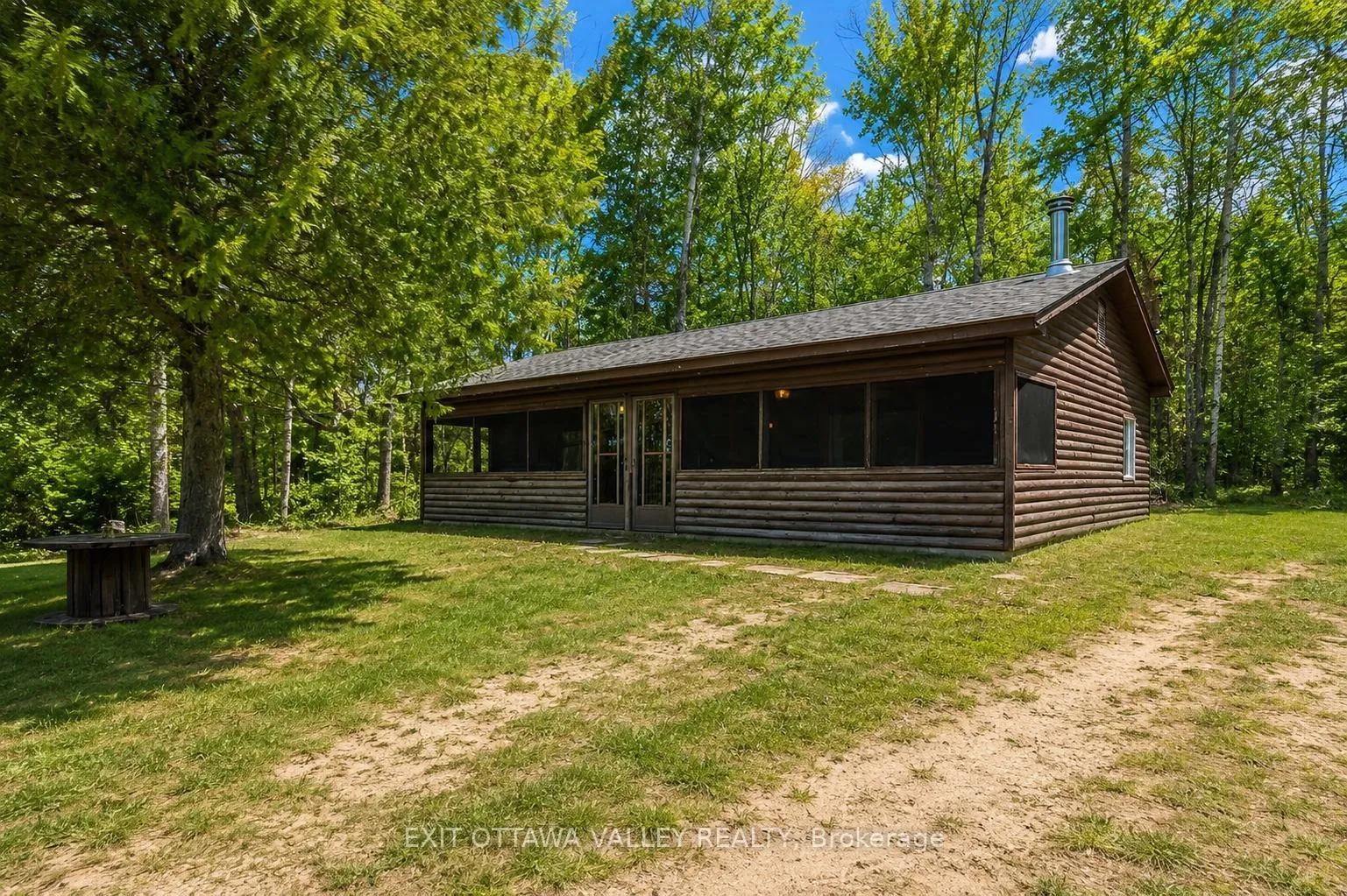 Photo 45 of 104 K/O Lodge Trail, Laurentian Hills, Laurentian Hills North — HOMEH
