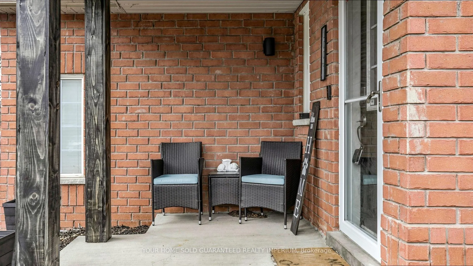 Photo 2 of 100 Madden Place, Clarington, Bowmanville — HOMEH