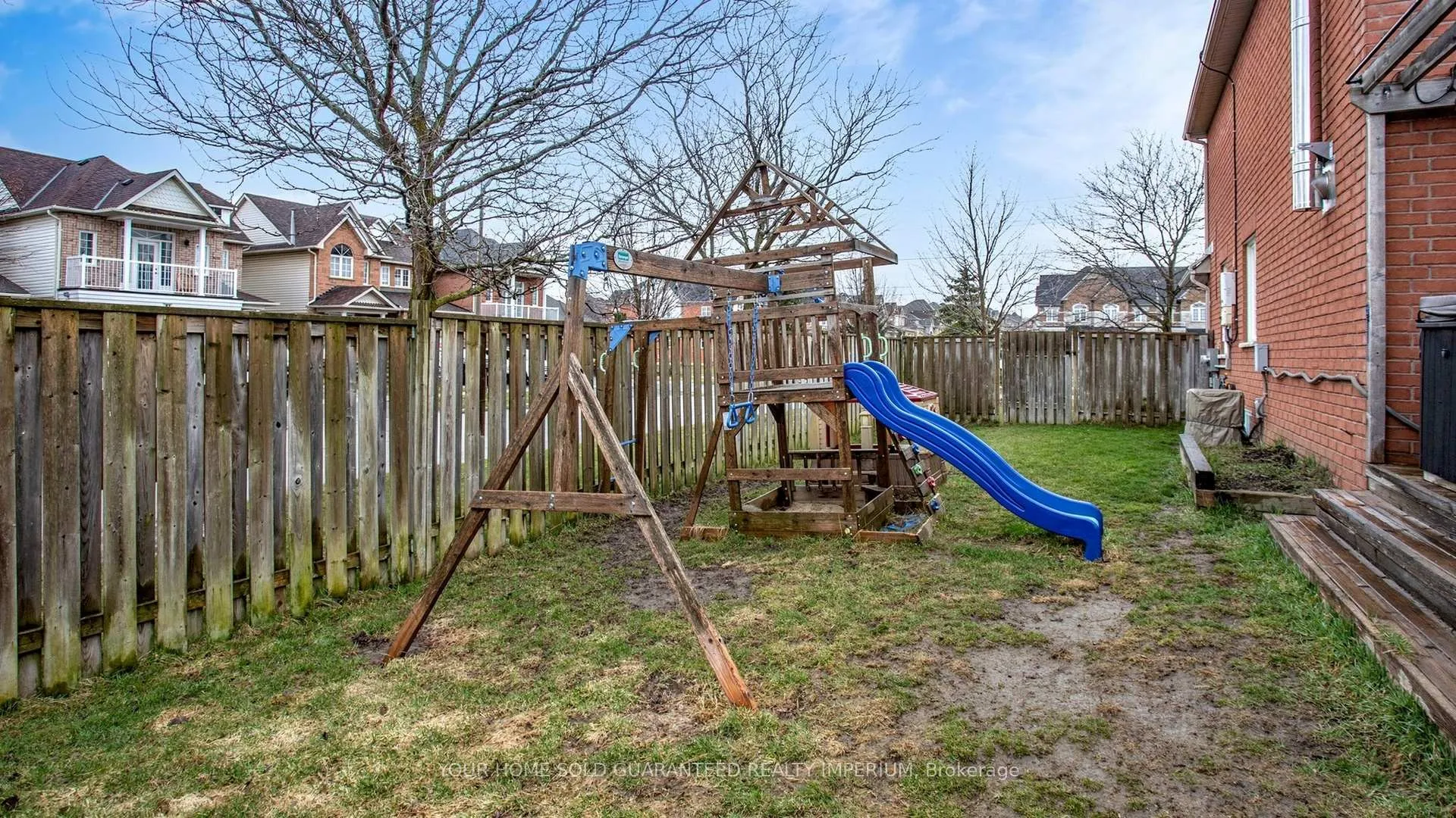 Photo 44 of 100 Madden Place, Clarington, Bowmanville — HOMEH