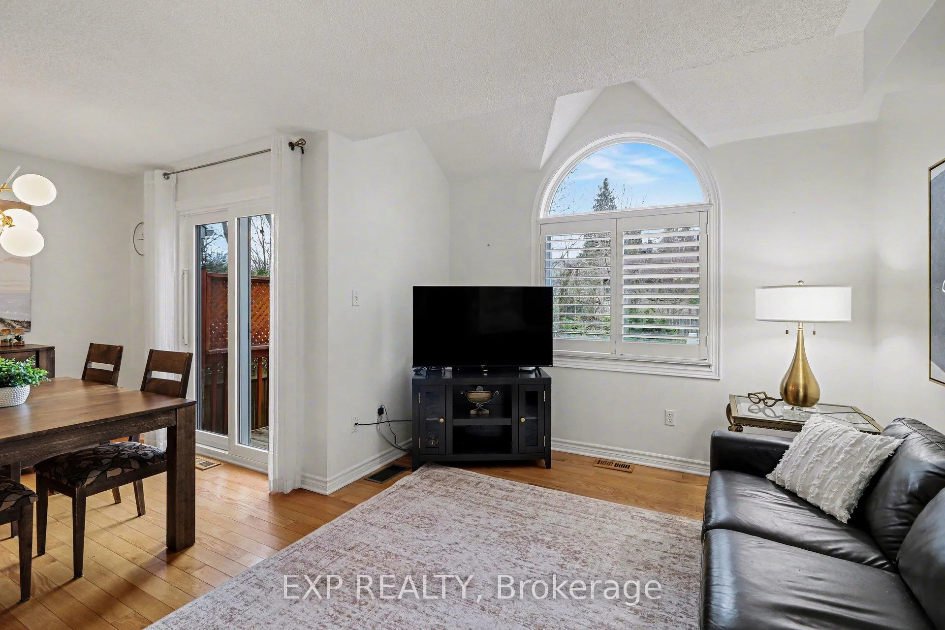 Photo 5 of 4303 Sunwood Crescent, Ottawa, Carson Grove — HOMEH