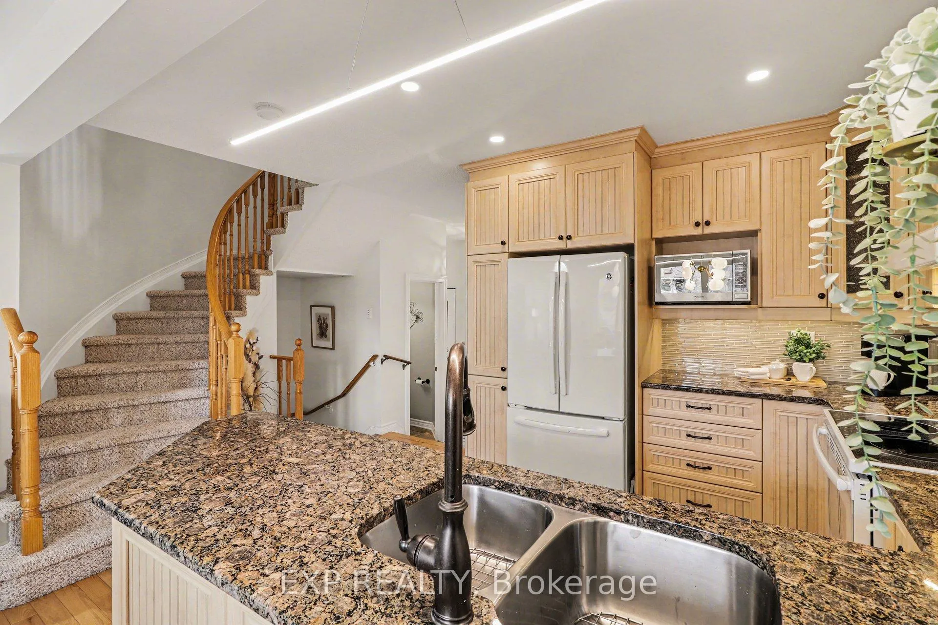 Photo 12 of 4303 Sunwood Crescent, Ottawa, Carson Grove — HOMEH