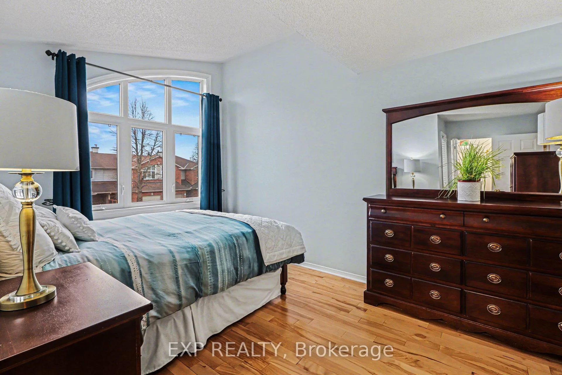 Photo 18 of 4303 Sunwood Crescent, Ottawa, Carson Grove — HOMEH