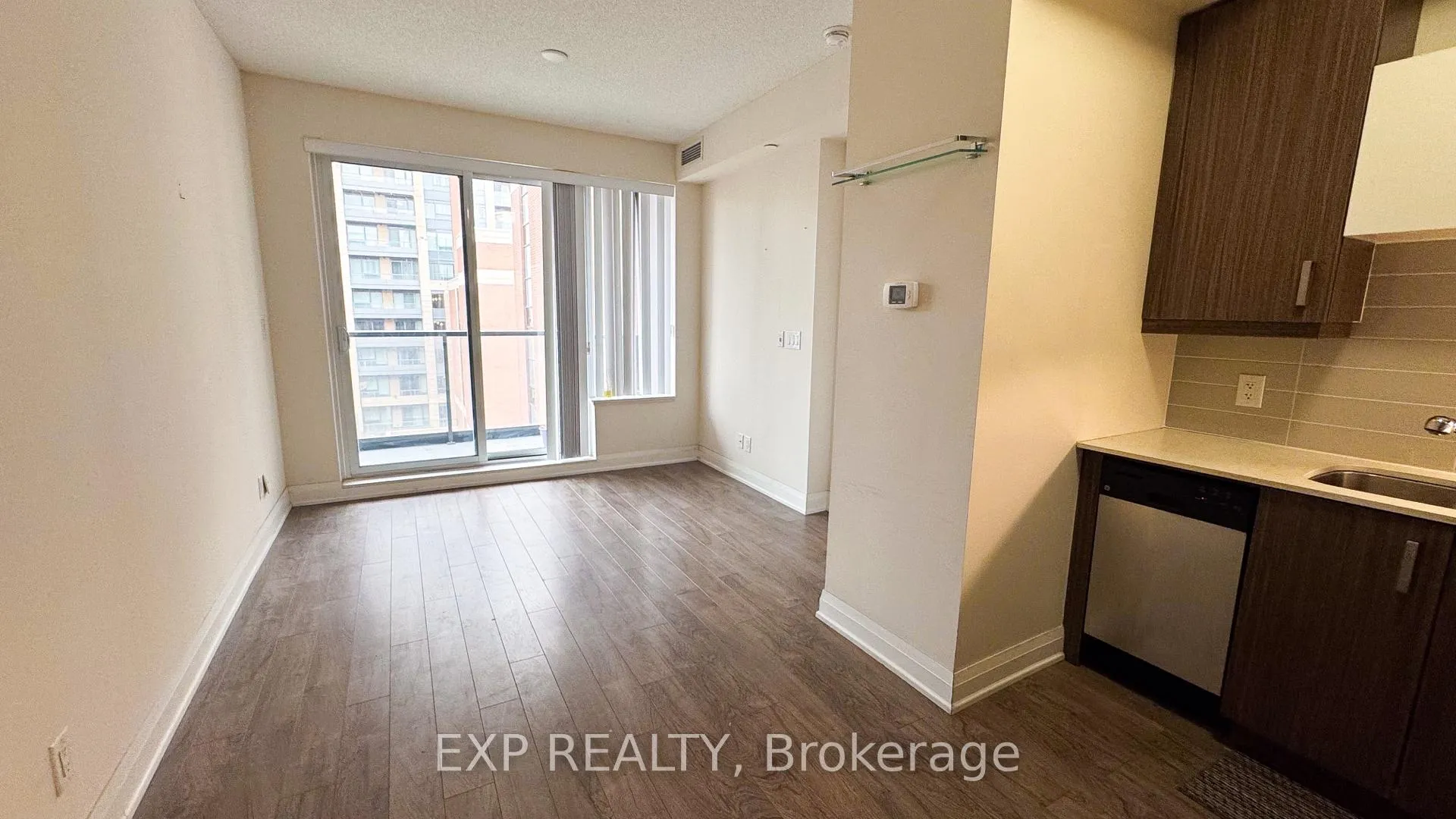 Photo 3 of Unit 603, 28 Uptown Drive, Markham, Unionville — HOMEH