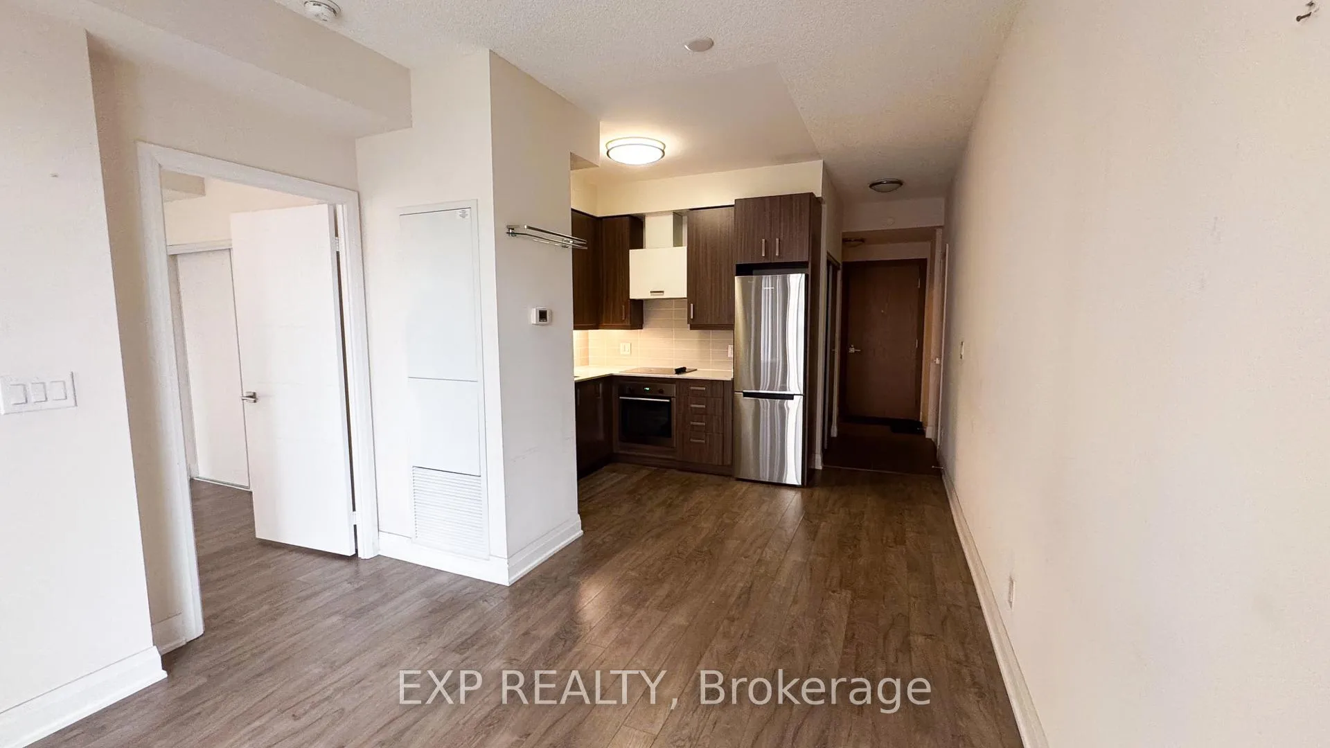 Photo 4 of Unit 603, 28 Uptown Drive, Markham, Unionville — HOMEH