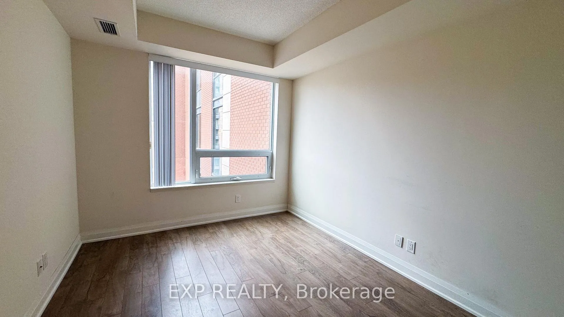 Photo 6 of Unit 603, 28 Uptown Drive, Markham, Unionville — HOMEH