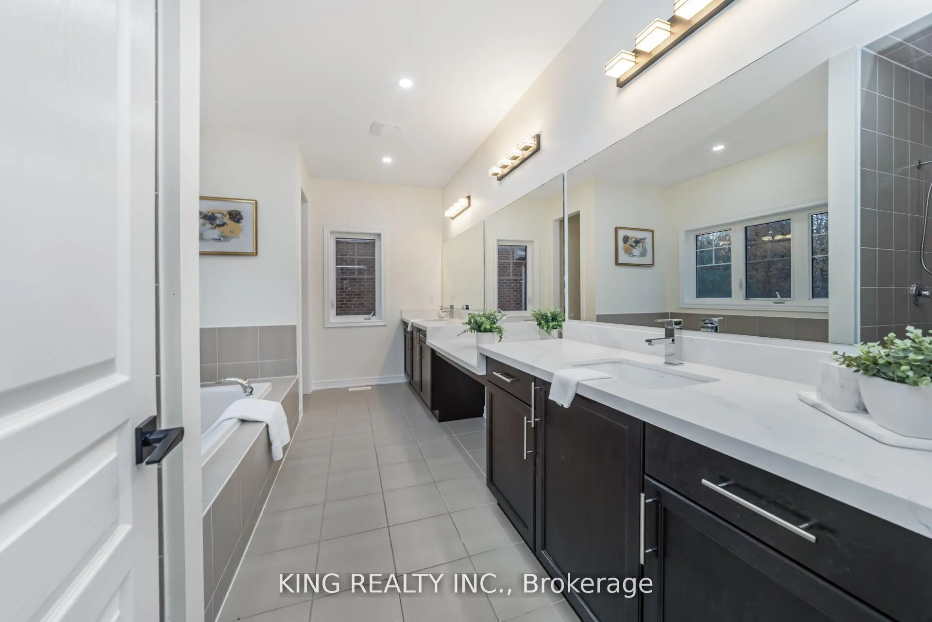 Photo 24 of 52 Haverstock Crescent, Brampton, Northwest Brampton — HOMEH