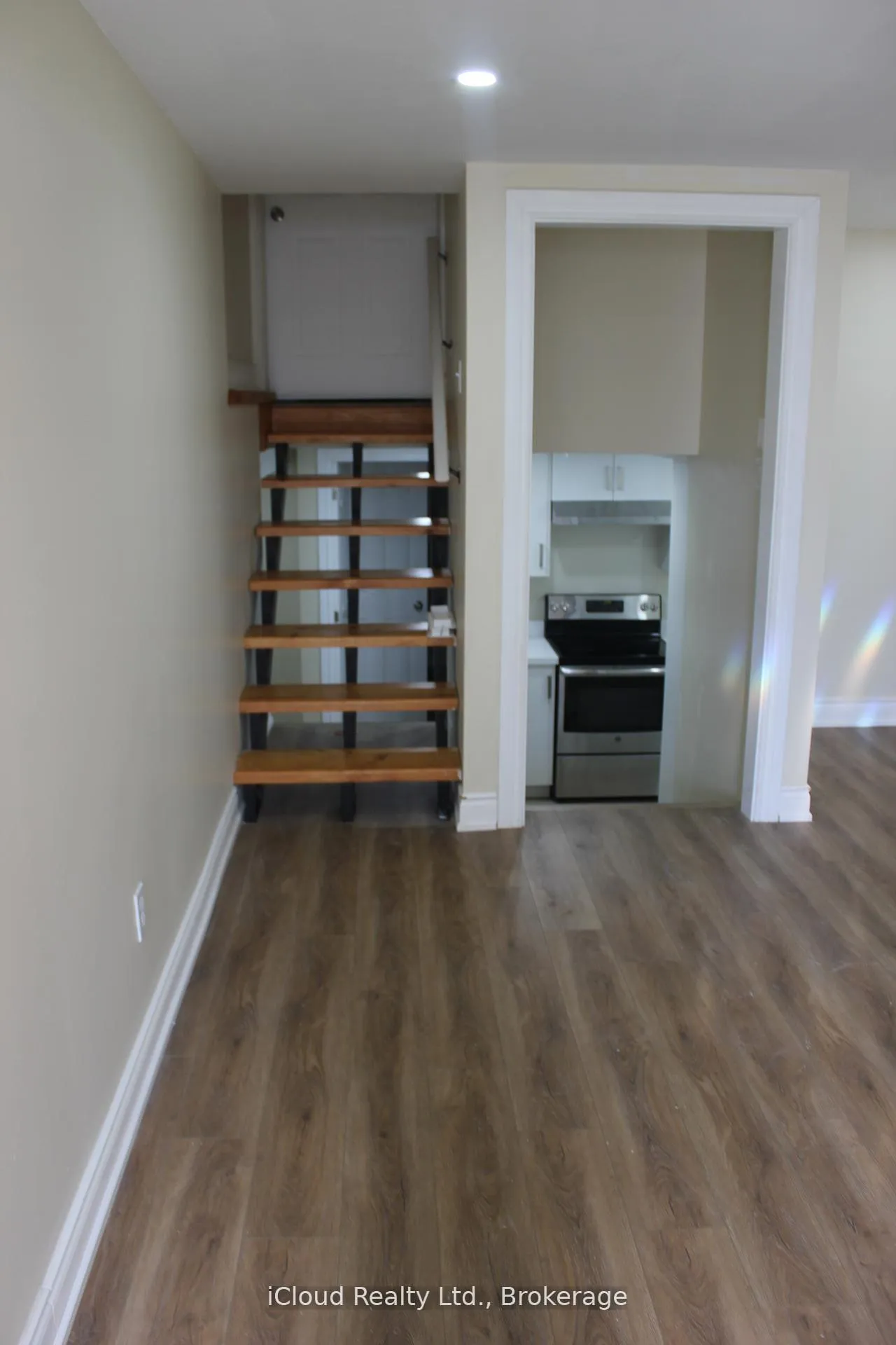 Photo 3 of 116 Skegby Road, Brampton, Brampton North — HOMEH