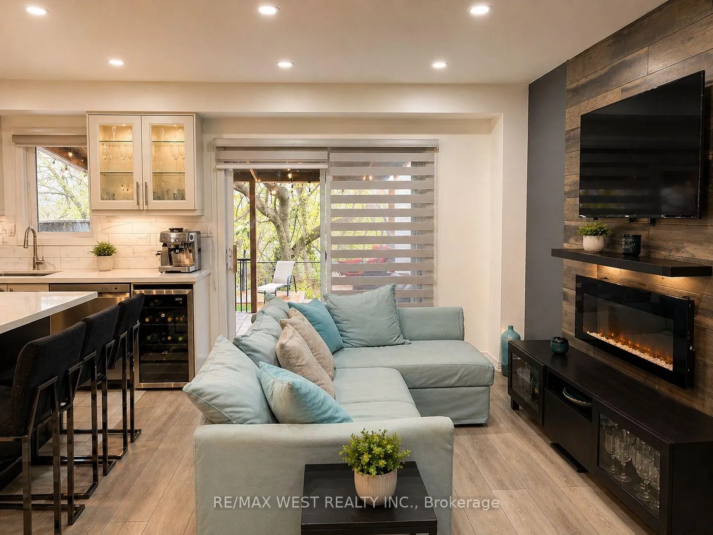 Photo 2 of 49 Mare Crescent, Etobicoke, West Humber-Clairville — HOMEH