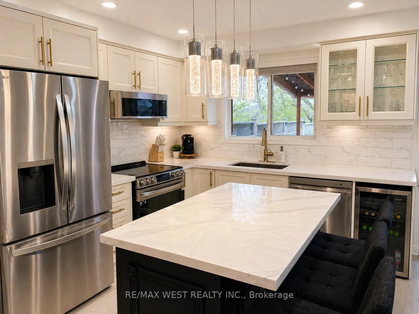 Photo 3 of 49 Mare Crescent, Etobicoke, West Humber-Clairville — HOMEH