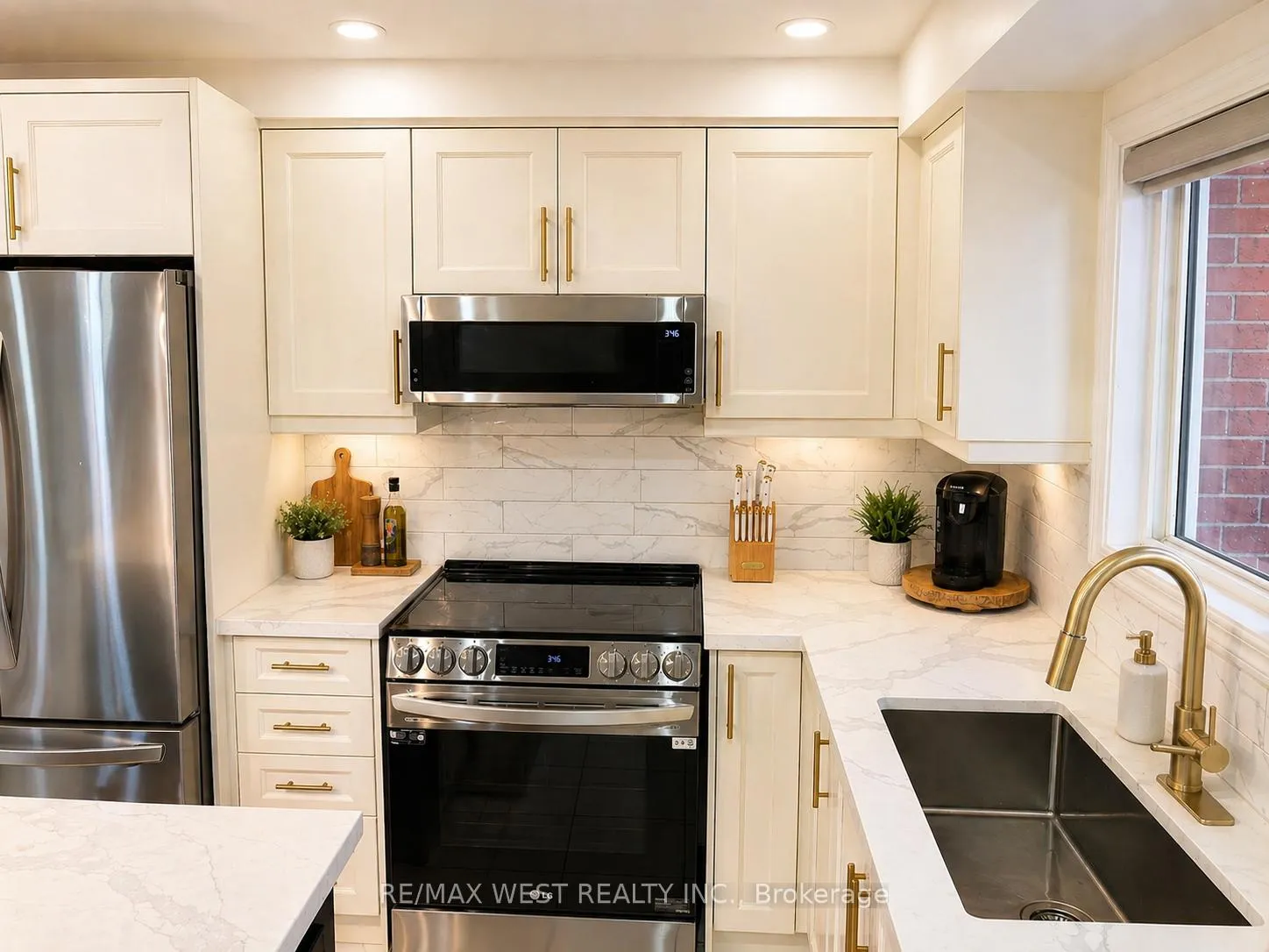 Photo 5 of 49 Mare Crescent, Etobicoke, West Humber-Clairville — HOMEH