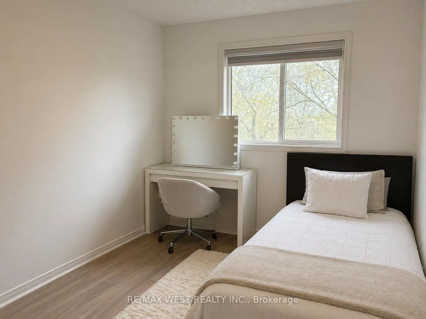 Photo 10 of 49 Mare Crescent, Etobicoke, West Humber-Clairville — HOMEH