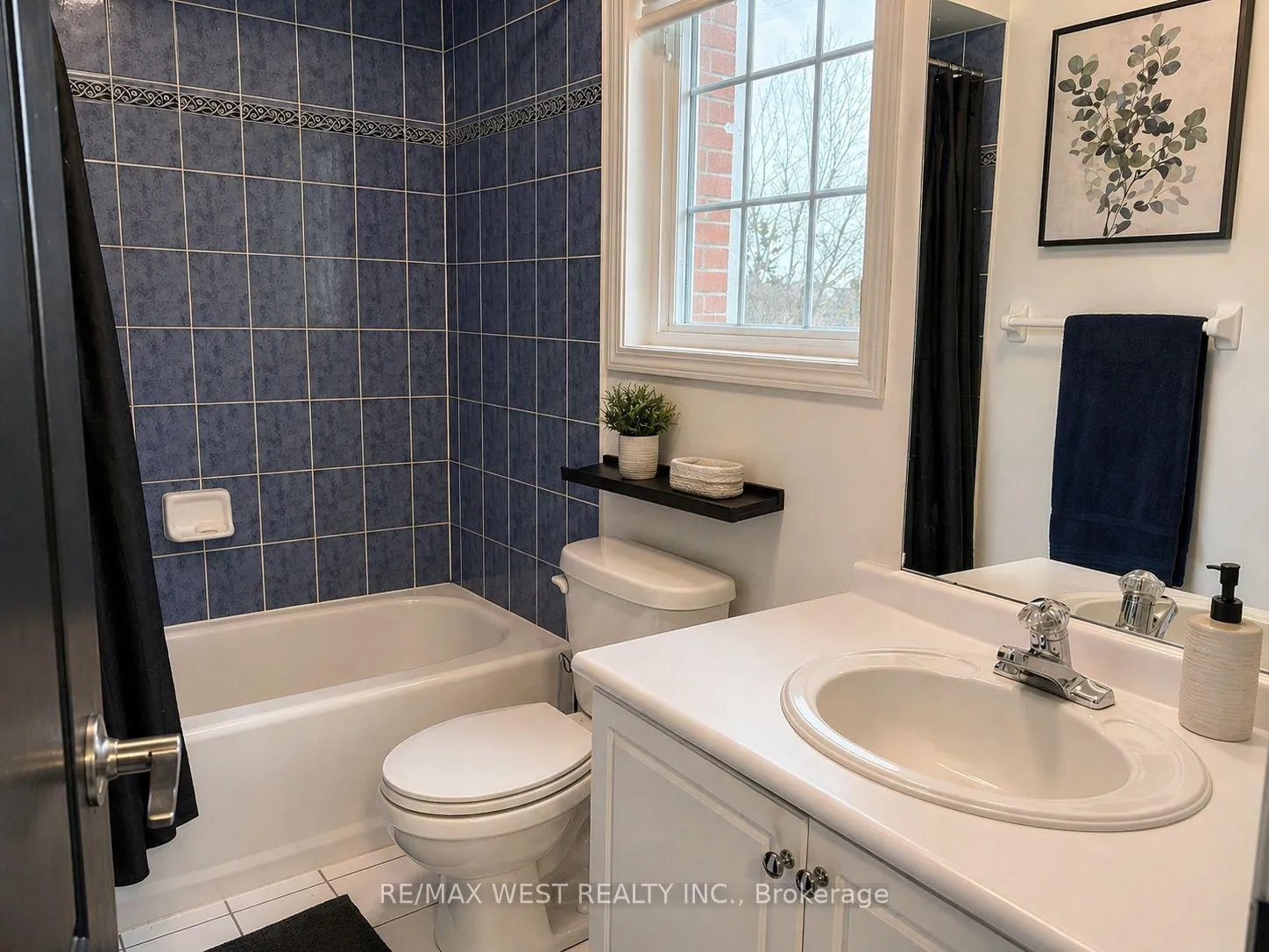 Photo 11 of 49 Mare Crescent, Etobicoke, West Humber-Clairville — HOMEH