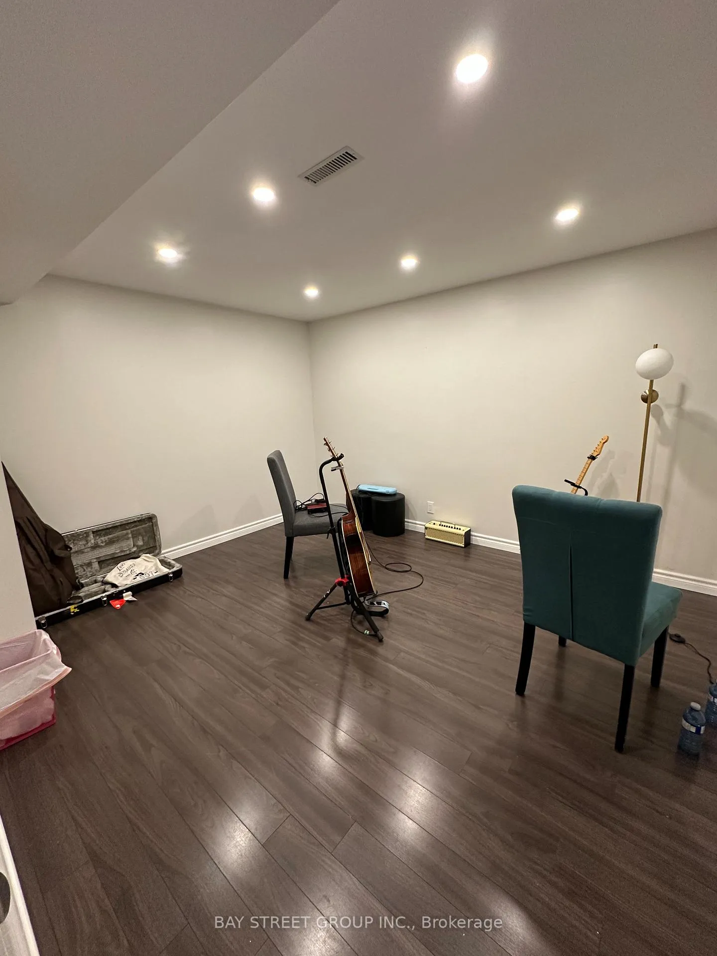 Photo 3 of 15 Mary Elizabeth Crescent, Markham, Buttonville — HOMEH