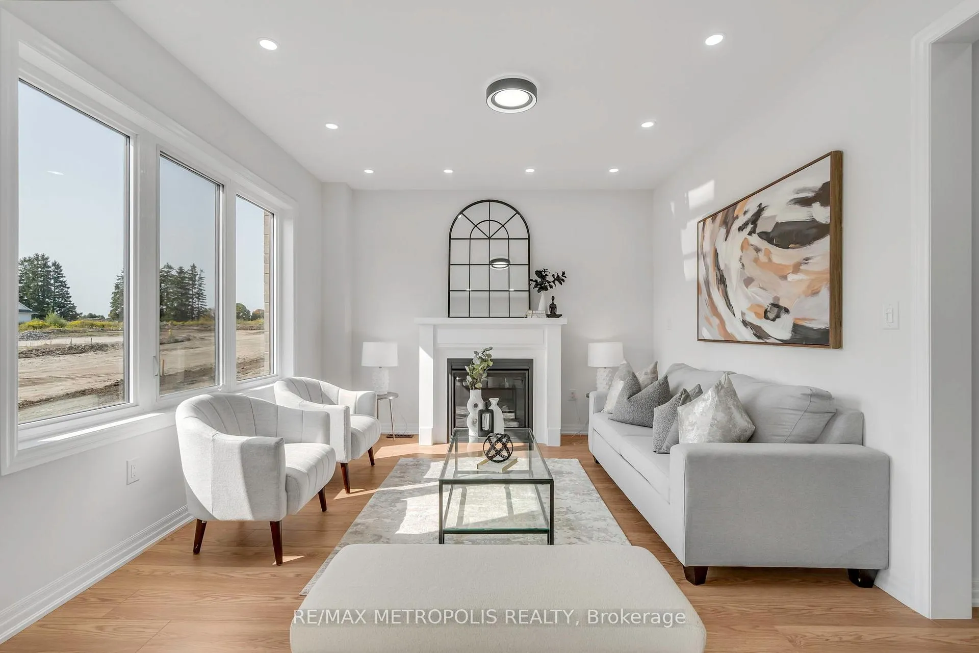 Photo 5 of 58 Belmont Drive, Clarington, Newcastle — HOMEH