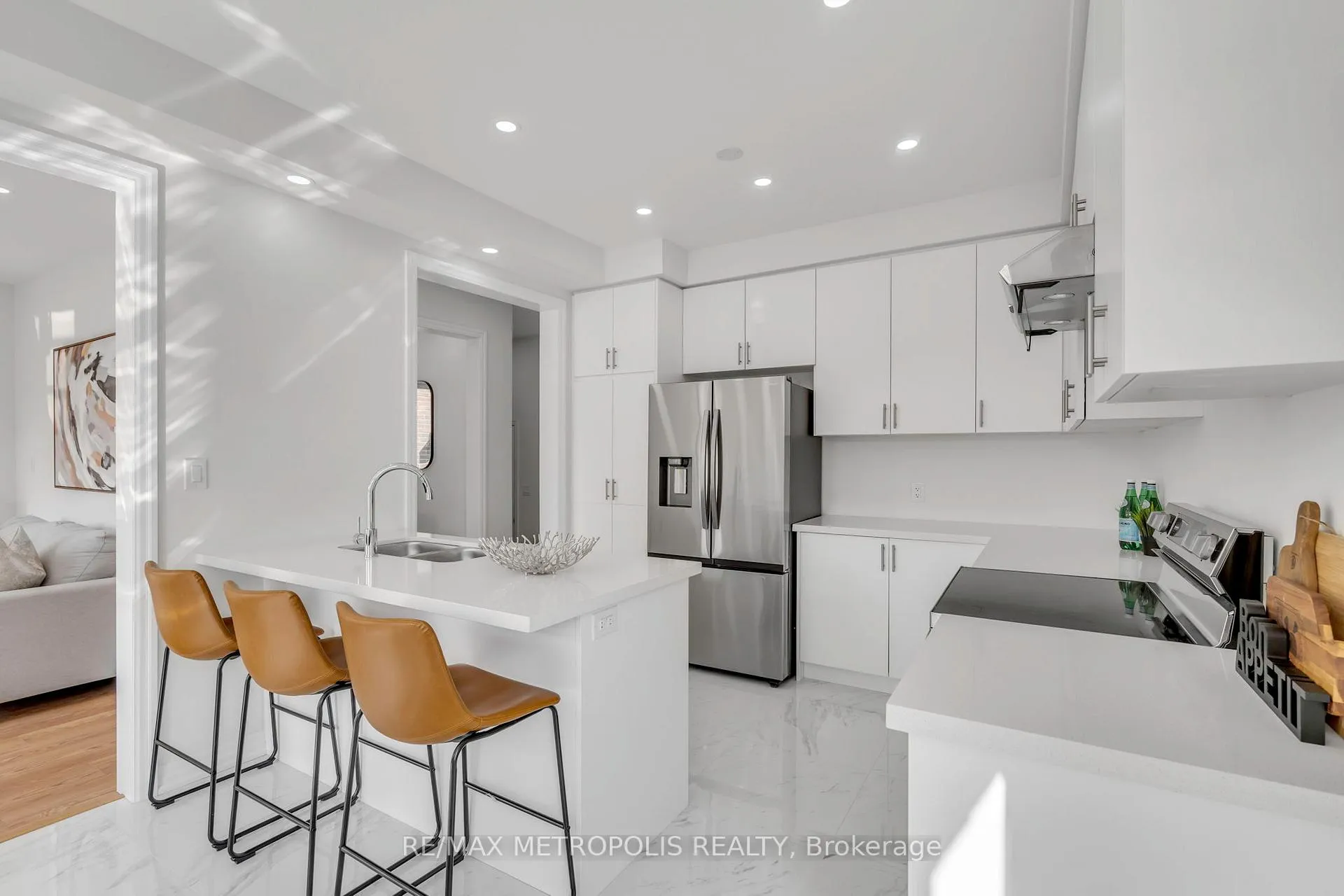 Photo 10 of 58 Belmont Drive, Clarington, Newcastle — HOMEH