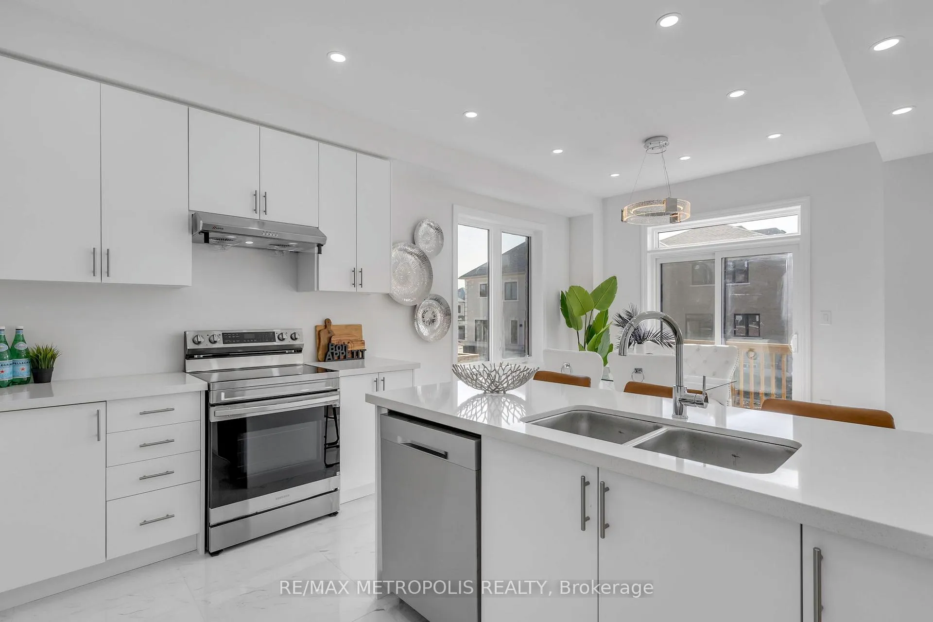 Photo 12 of 58 Belmont Drive, Clarington, Newcastle — HOMEH