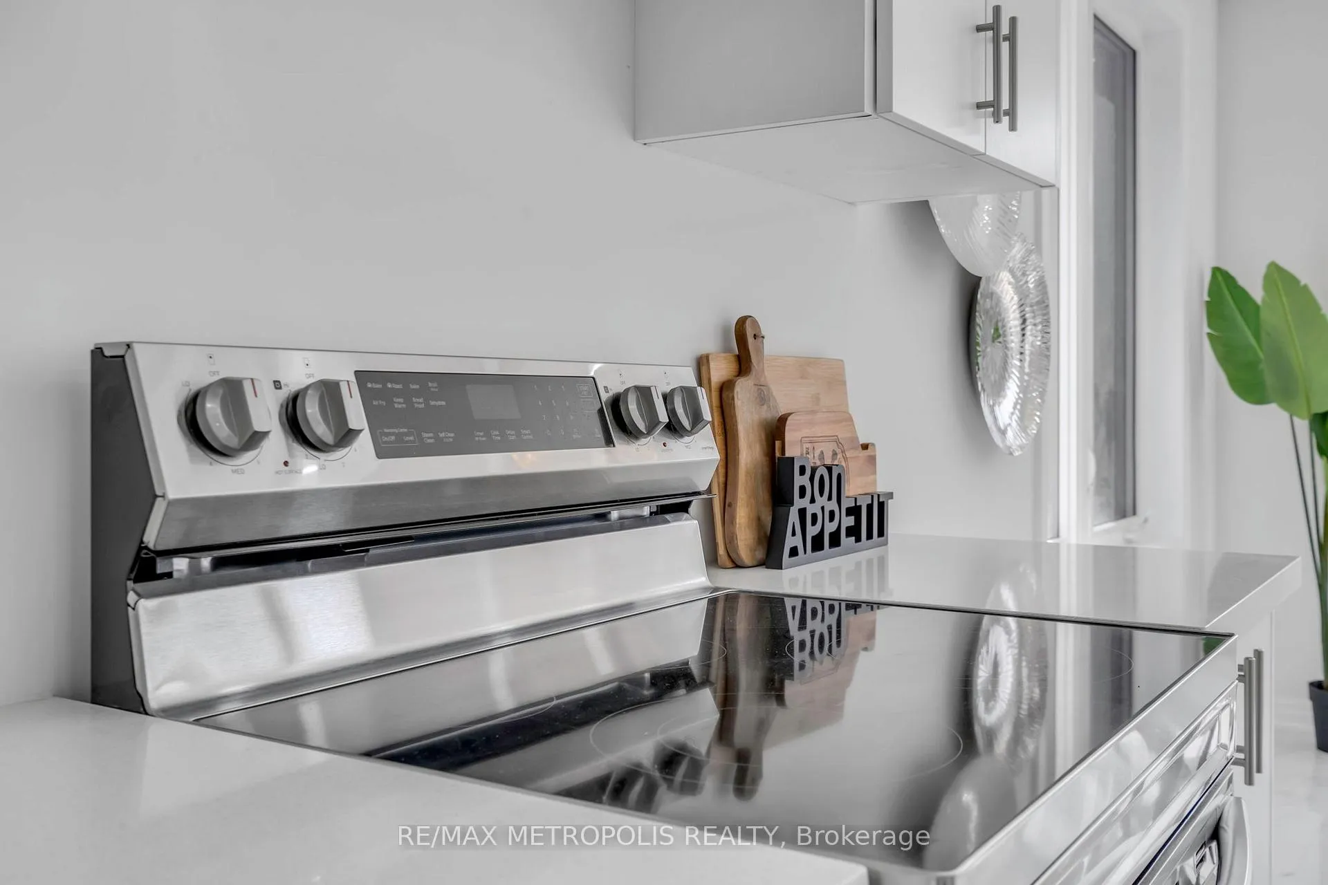 Photo 13 of 58 Belmont Drive, Clarington, Newcastle — HOMEH