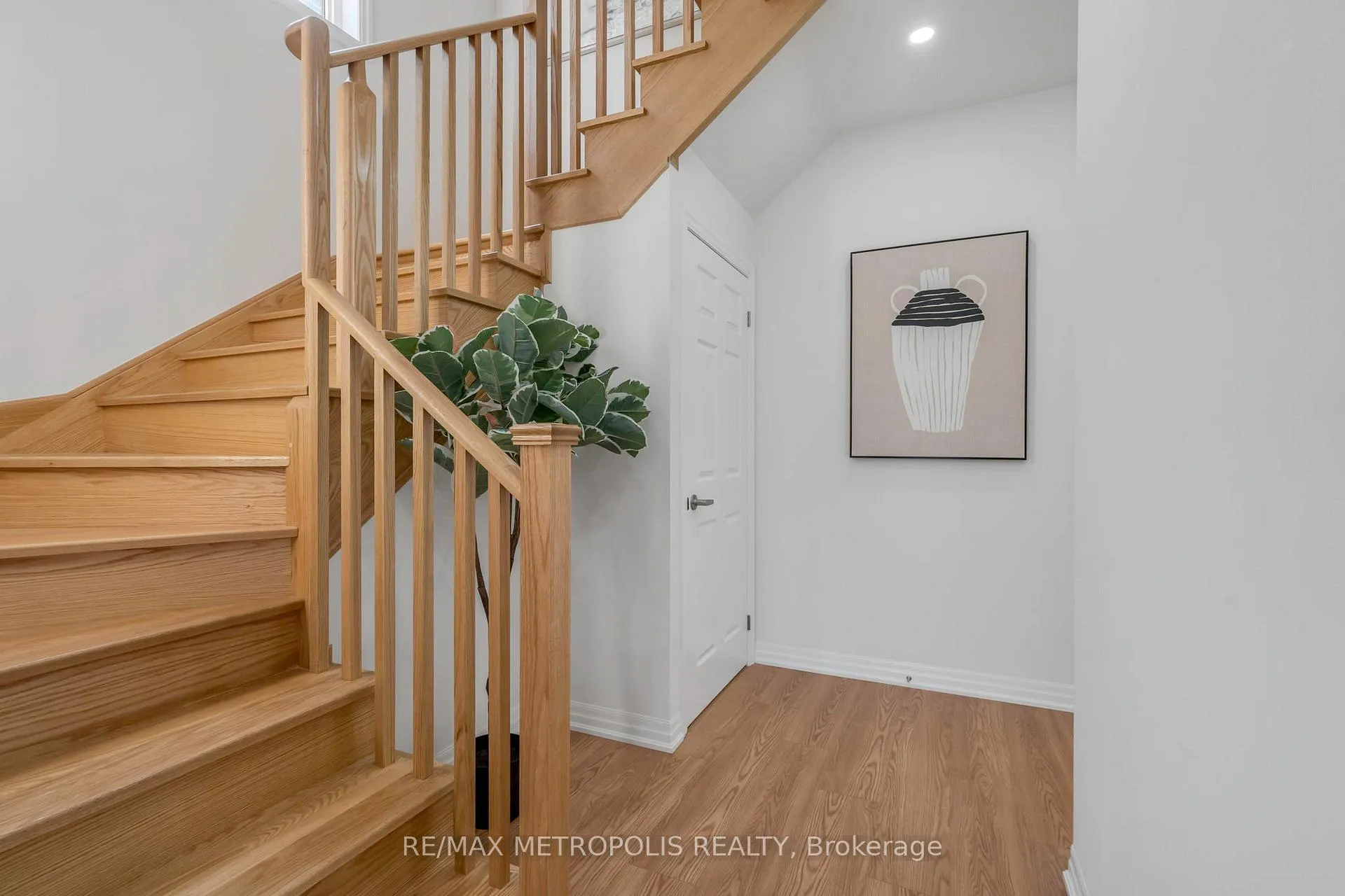 Photo 20 of 58 Belmont Drive, Clarington, Newcastle — HOMEH