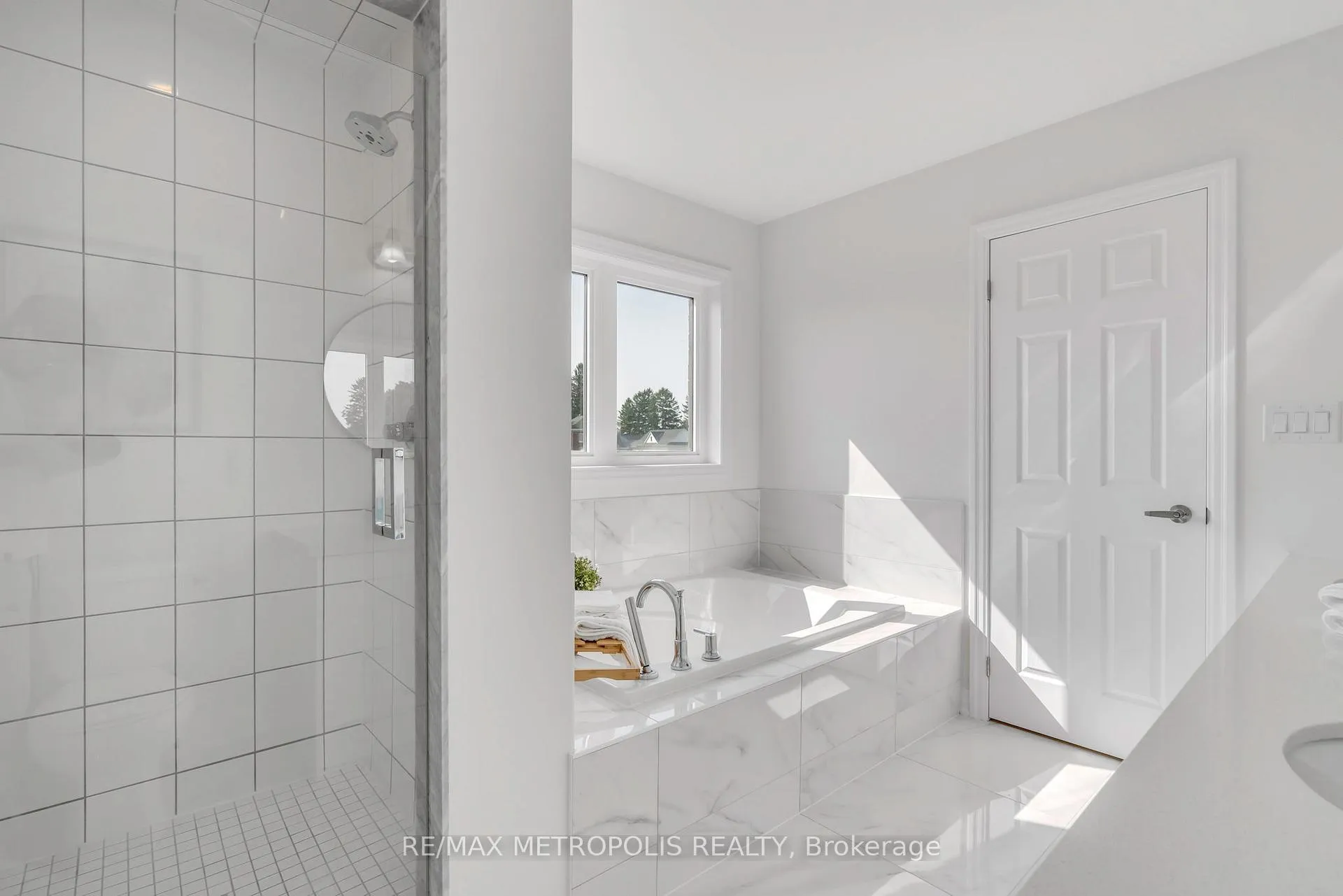 Photo 25 of 58 Belmont Drive, Clarington, Newcastle — HOMEH