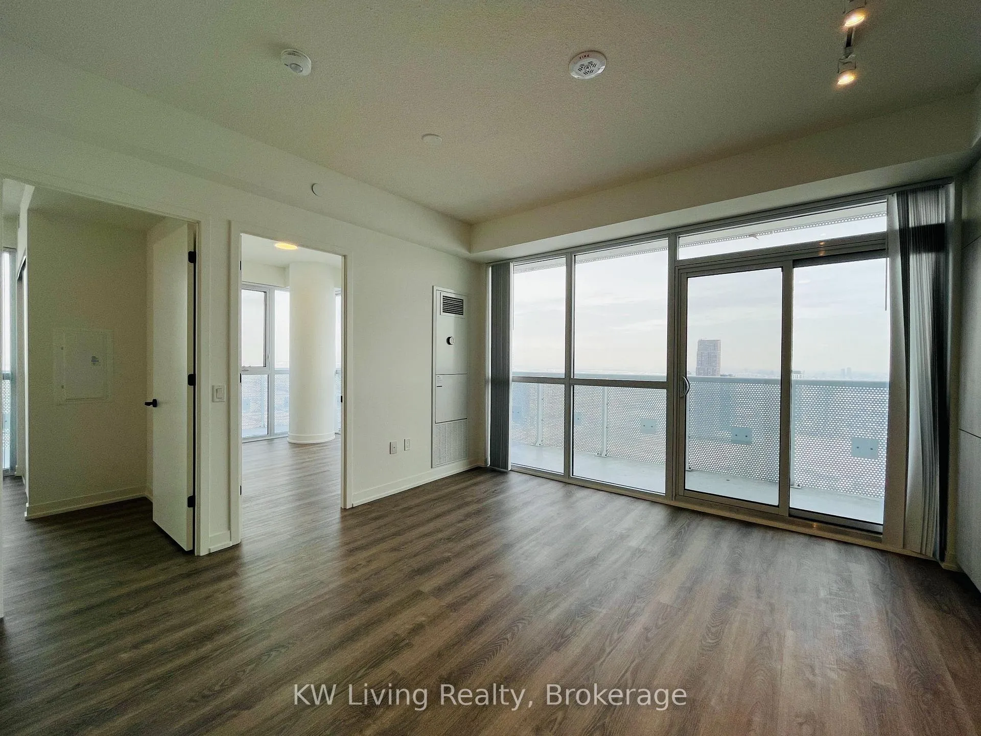 Photo 2 of Unit 5306, 8 Interchange Way, Vaughan, Vaughan Corporate Centre — HOMEH