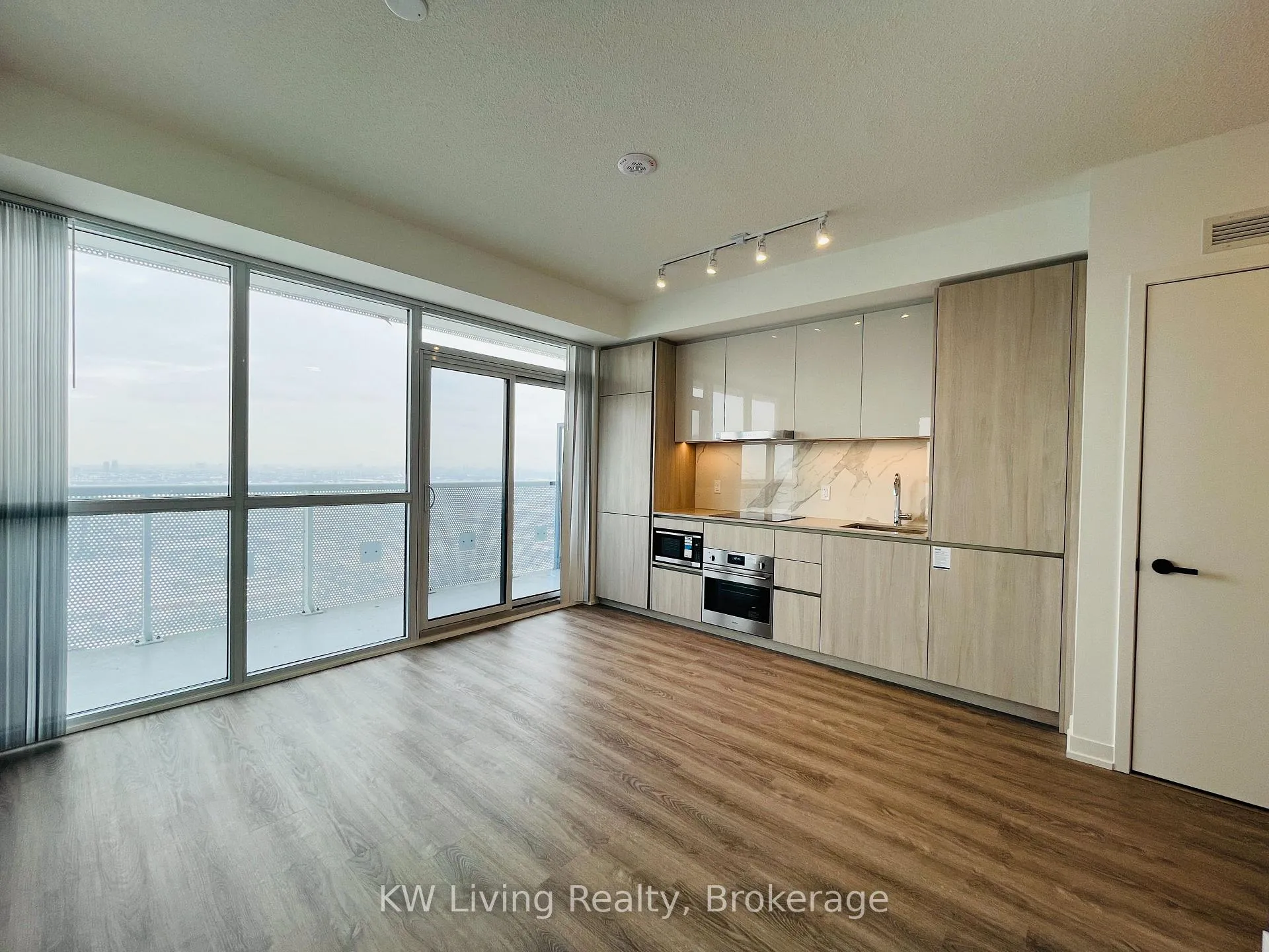 Photo 3 of Unit 5306, 8 Interchange Way, Vaughan, Vaughan Corporate Centre — HOMEH