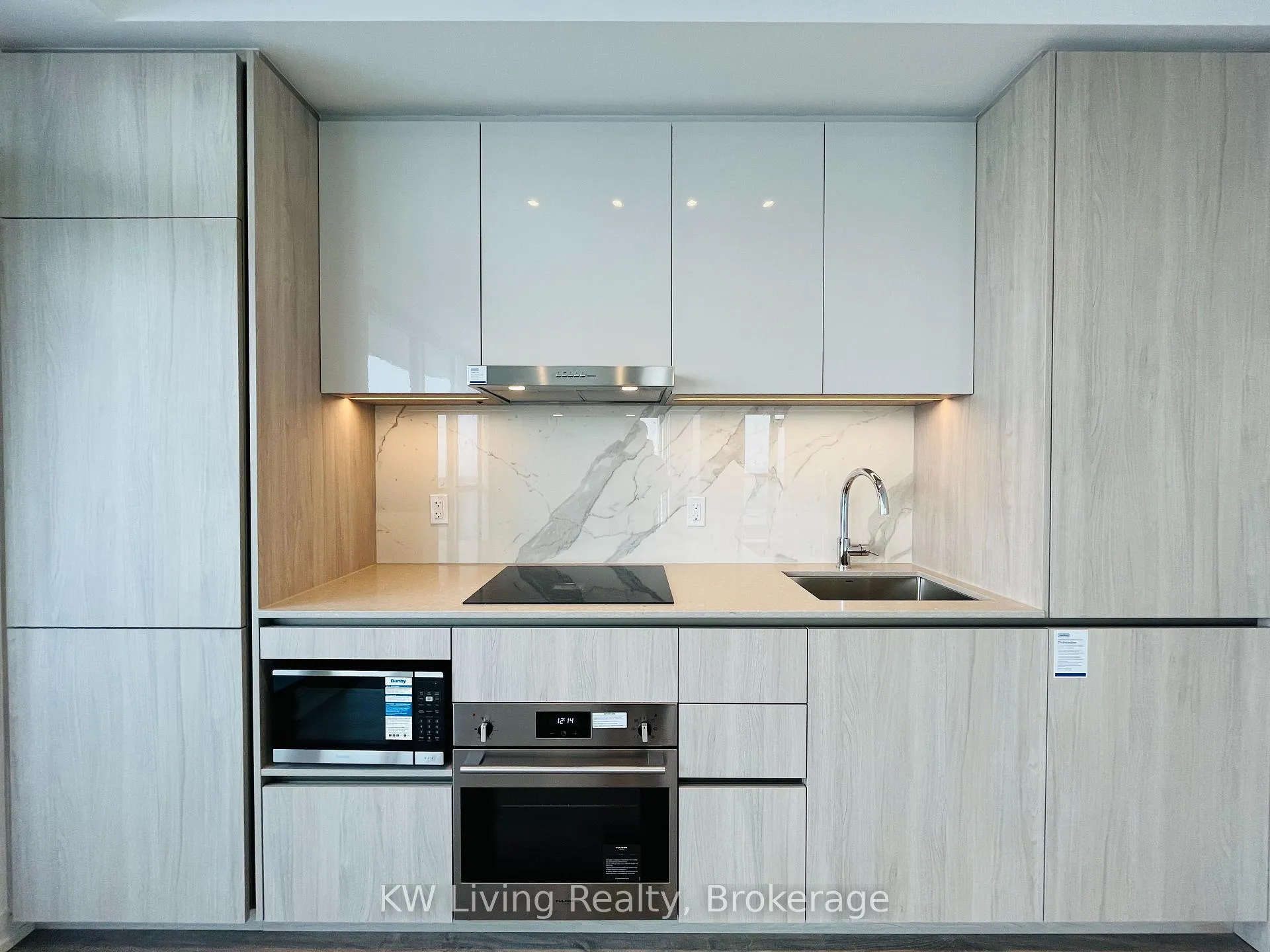 Photo 4 of Unit 5306, 8 Interchange Way, Vaughan, Vaughan Corporate Centre — HOMEH