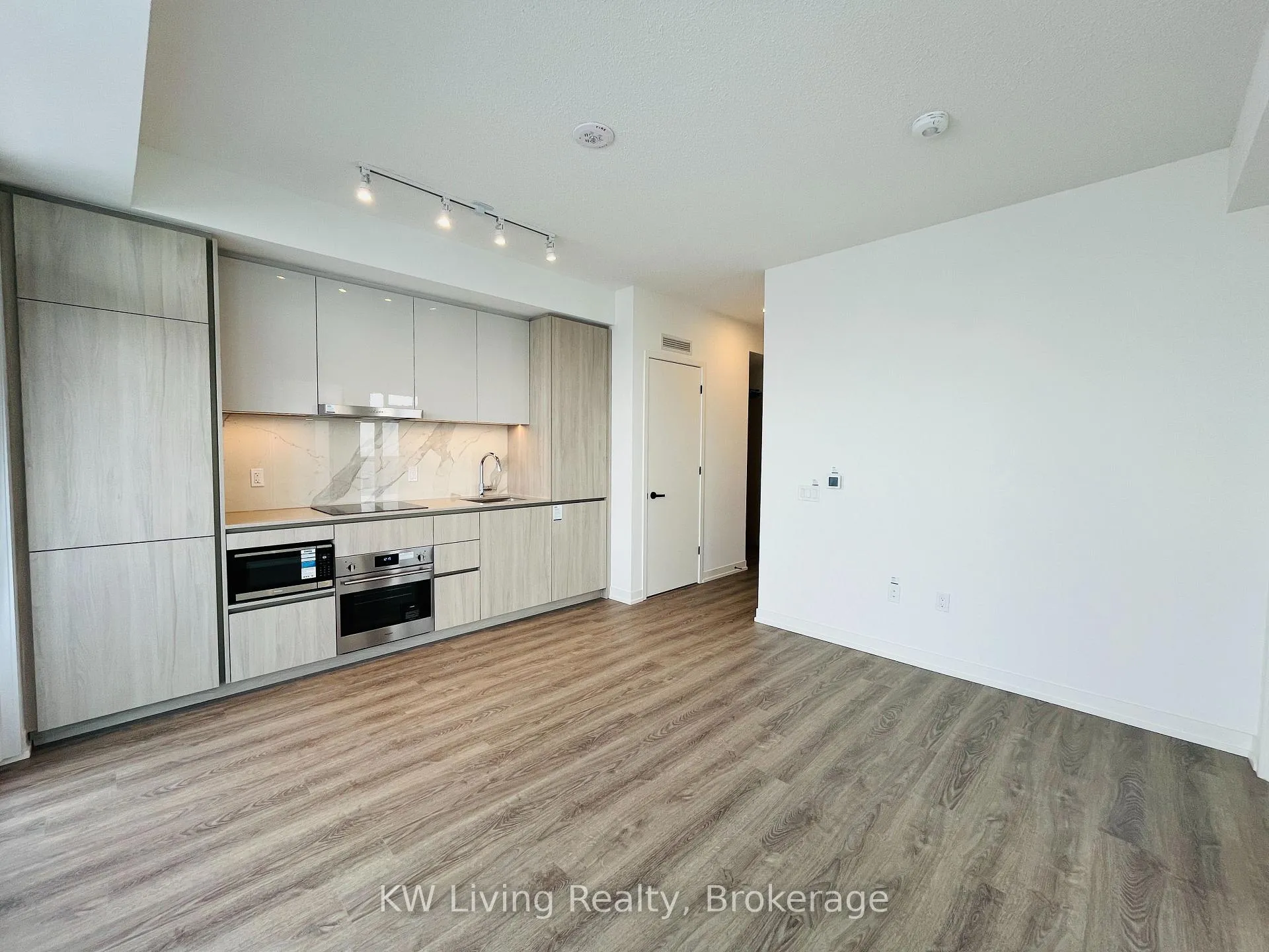 Photo 5 of Unit 5306, 8 Interchange Way, Vaughan, Vaughan Corporate Centre — HOMEH