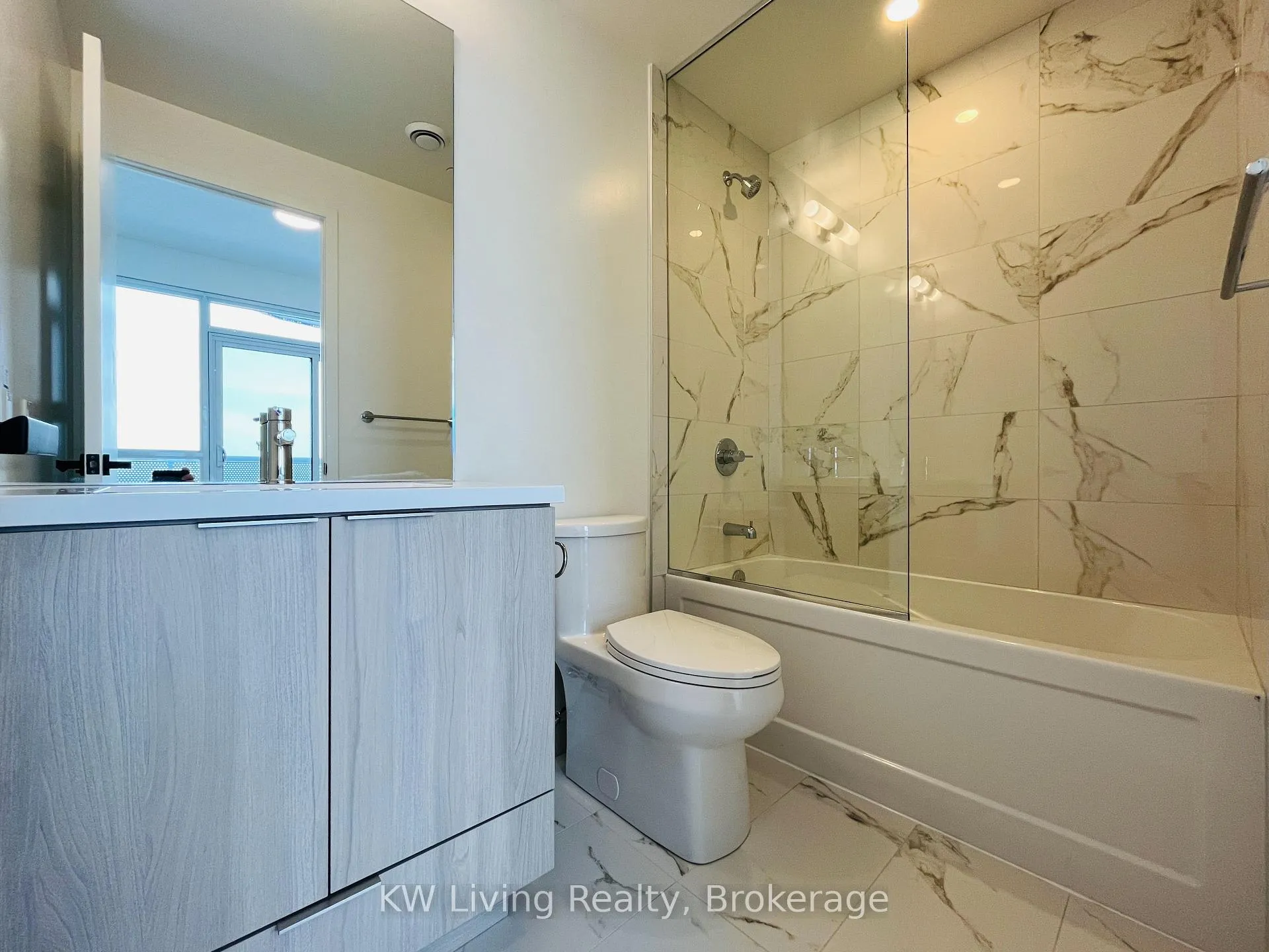 Photo 12 of Unit 5306, 8 Interchange Way, Vaughan, Vaughan Corporate Centre — HOMEH
