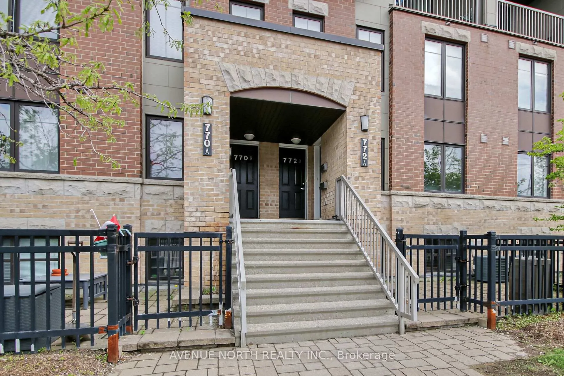 Photo 2 of Unit A, 772 Chapman Mills Drive, Ottawa, Barrhaven - Strandherd — HOMEH