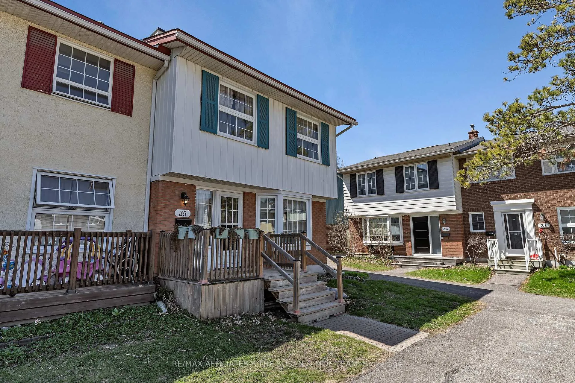 Photo 3 of 35 Monterey Drive, Ottawa, Leslie Park — HOMEH