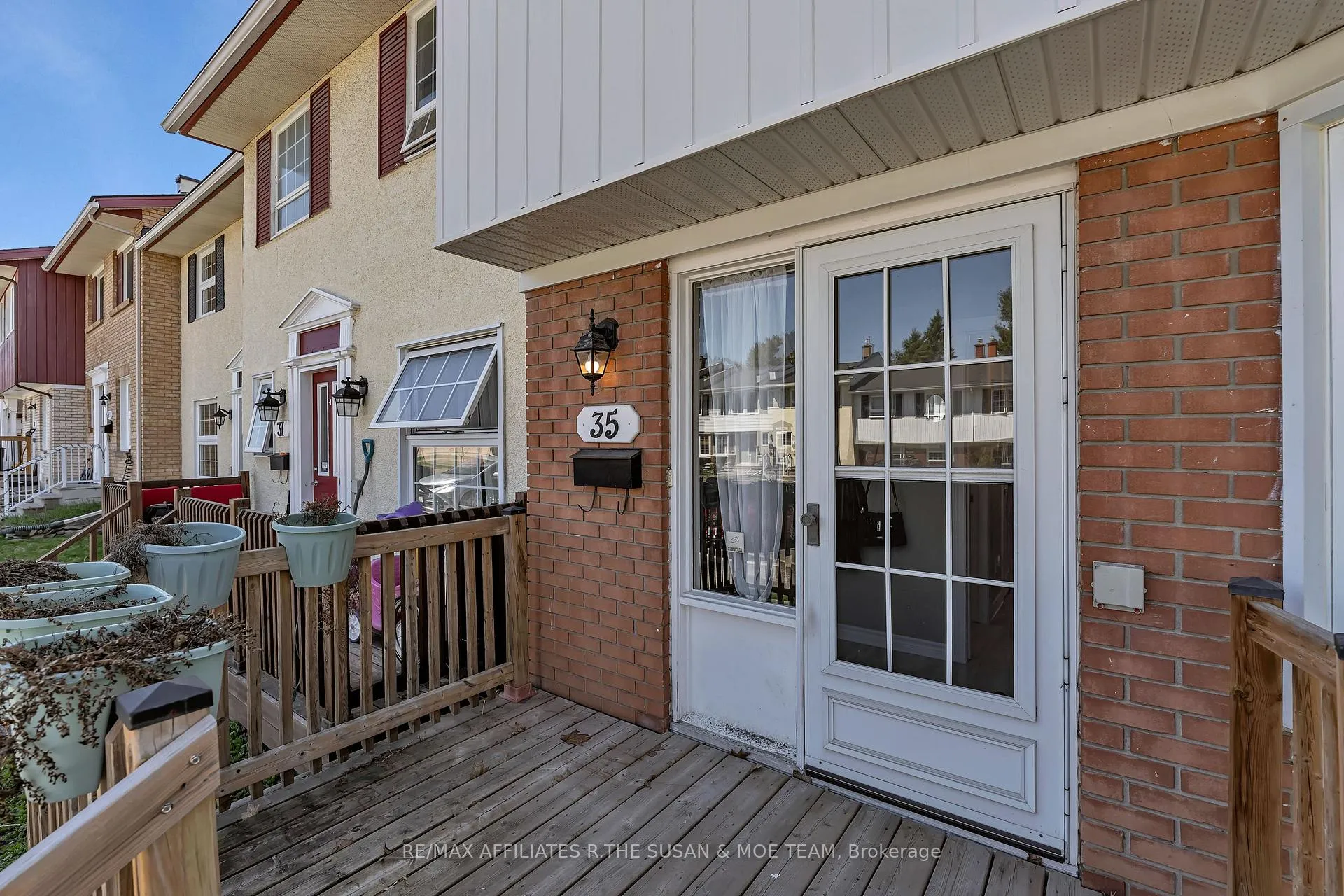 Photo 4 of 35 Monterey Drive, Ottawa, Leslie Park — HOMEH