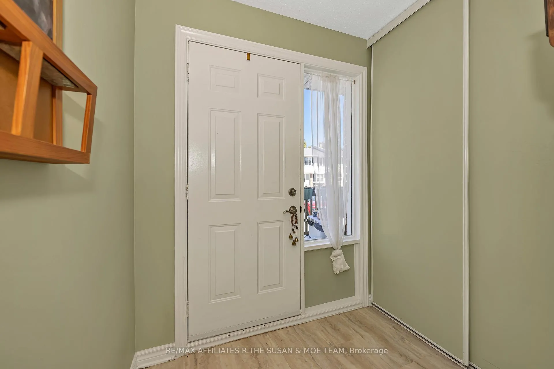 Photo 5 of 35 Monterey Drive, Ottawa, Leslie Park — HOMEH