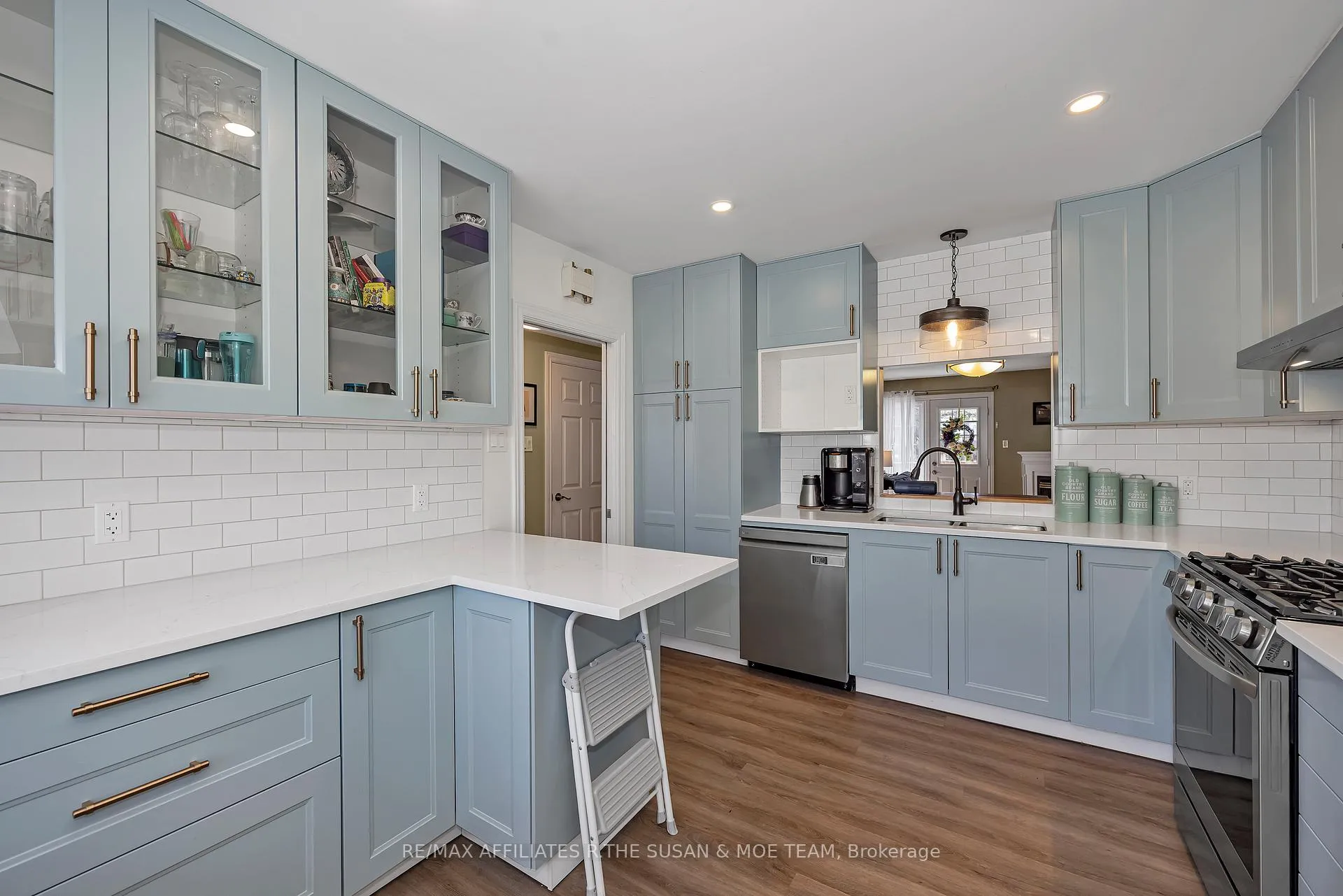 Photo 10 of 35 Monterey Drive, Ottawa, Leslie Park — HOMEH