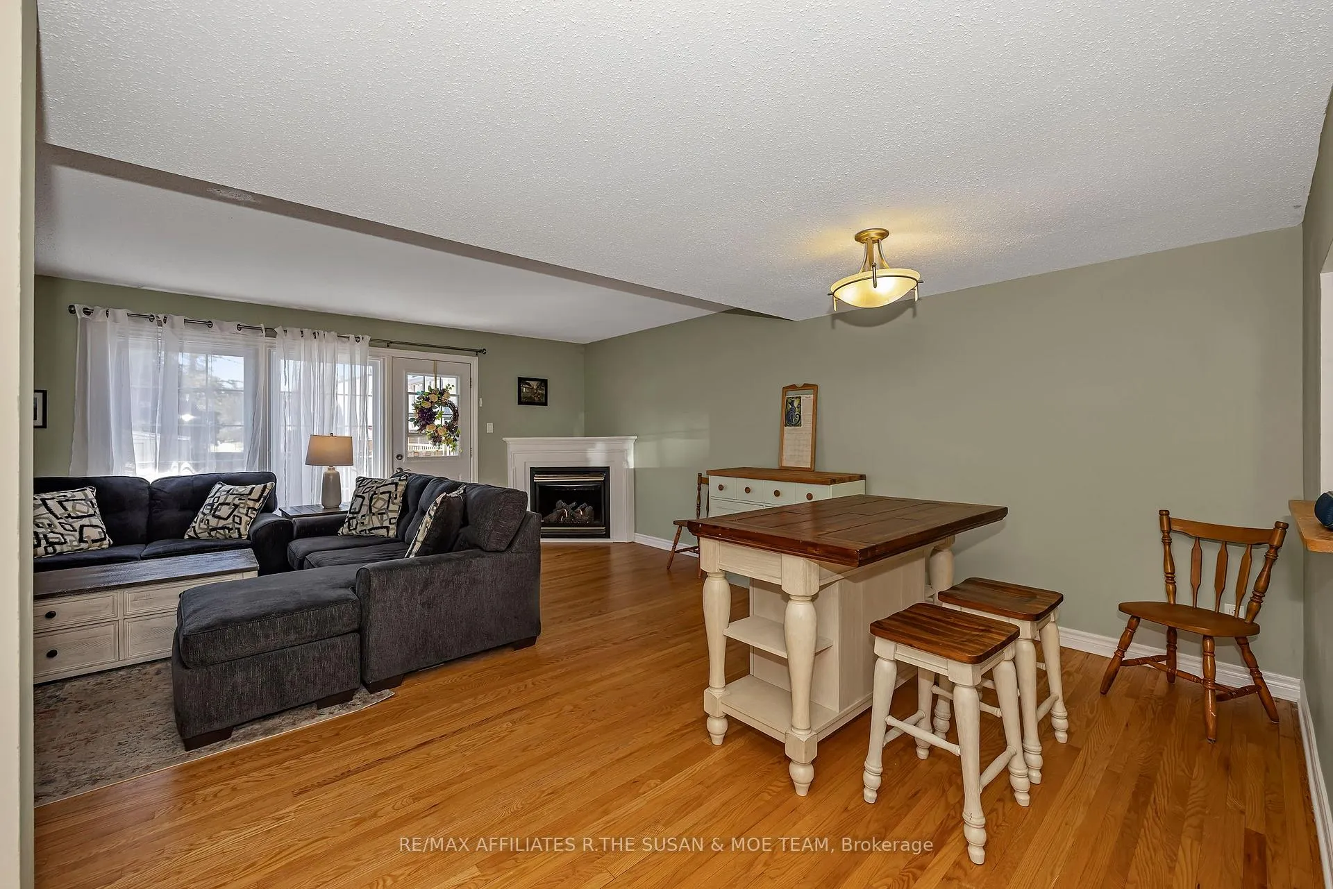 Photo 12 of 35 Monterey Drive, Ottawa, Leslie Park — HOMEH