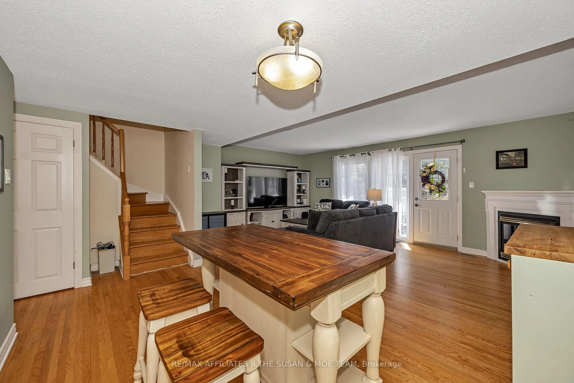 Photo 14 of 35 Monterey Drive, Ottawa, Leslie Park — HOMEH