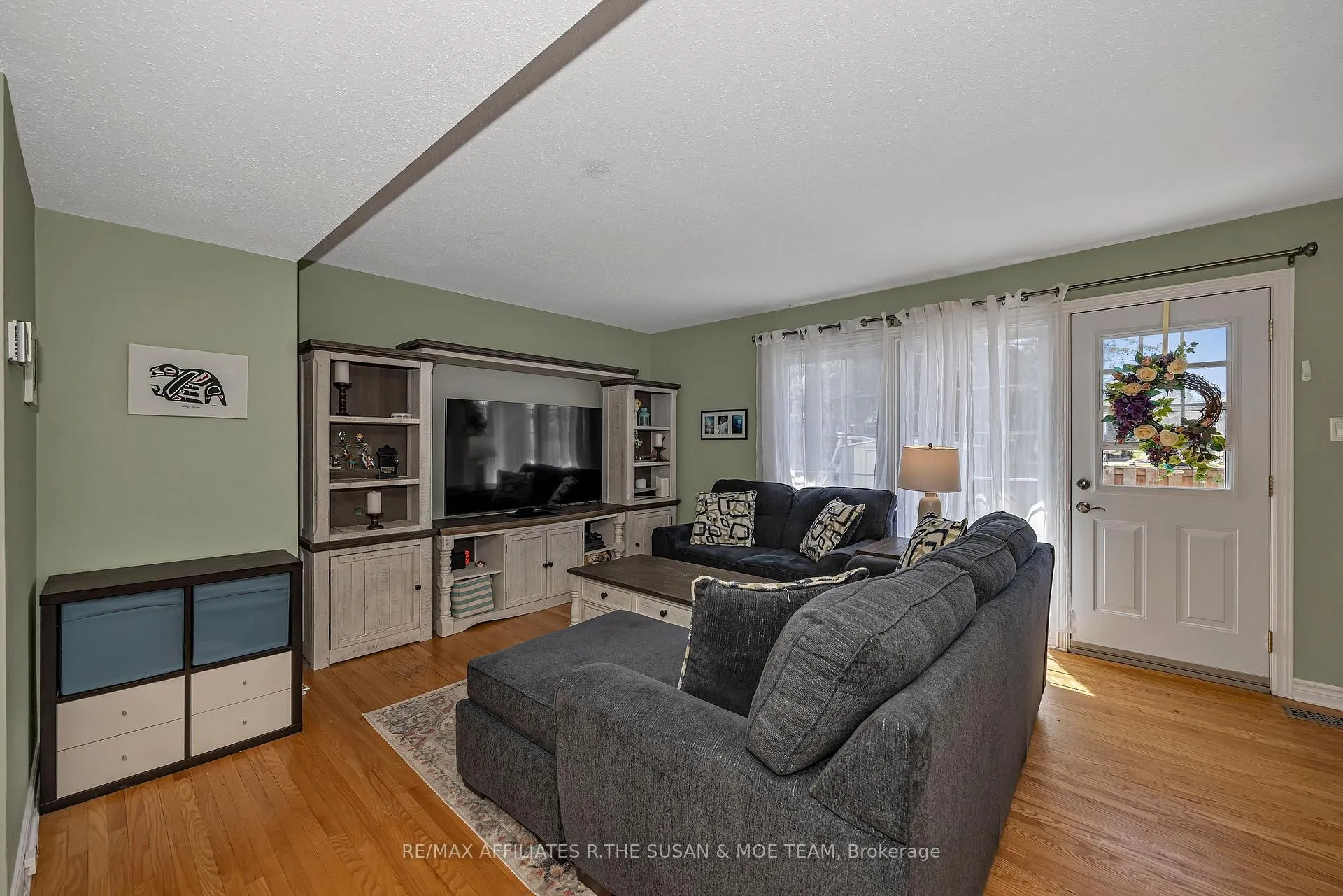 Photo 15 of 35 Monterey Drive, Ottawa, Leslie Park — HOMEH